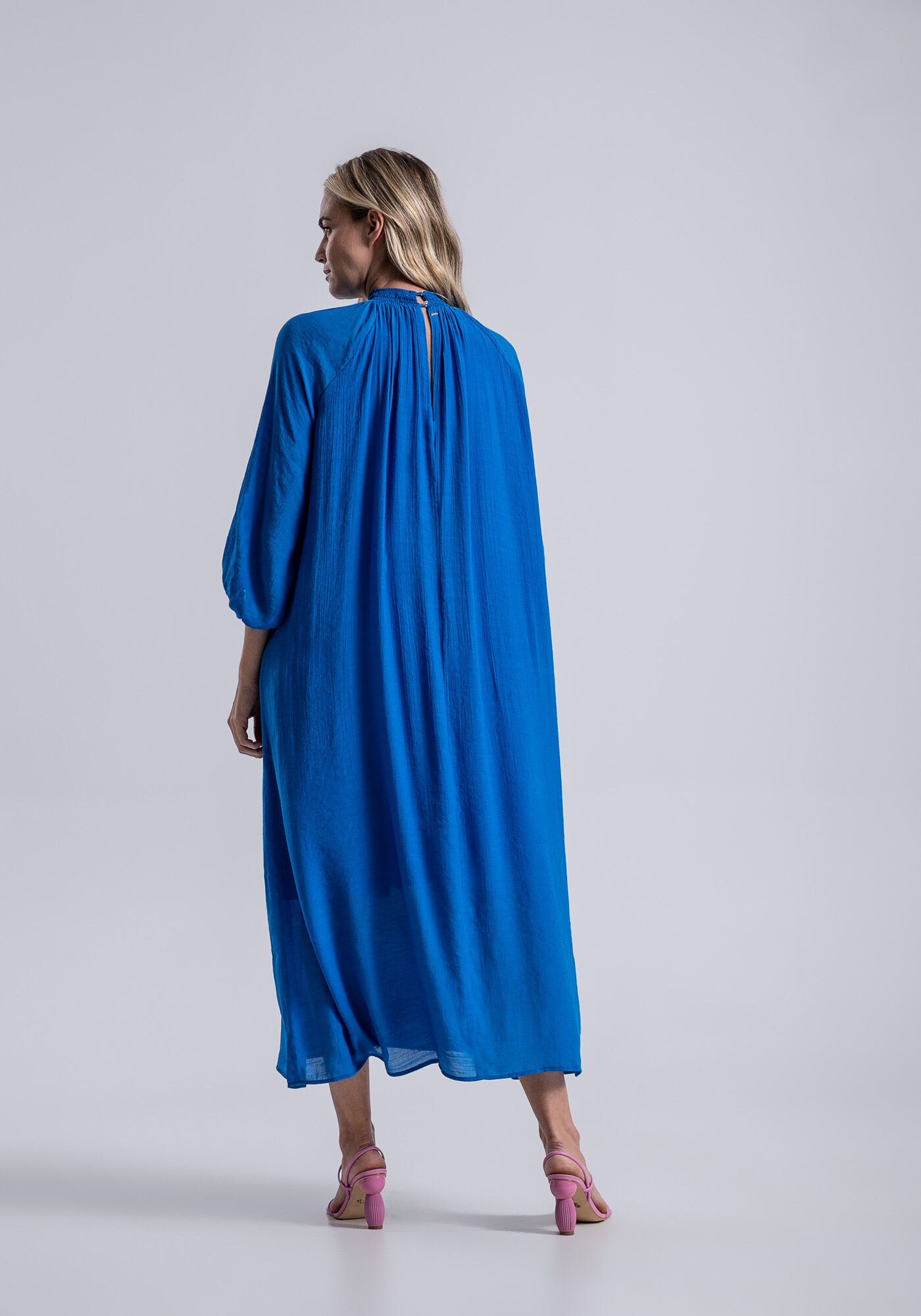 Vestido Midi em Tecido Shantung com Cinto Pedras, AZUL BAIANO, large.