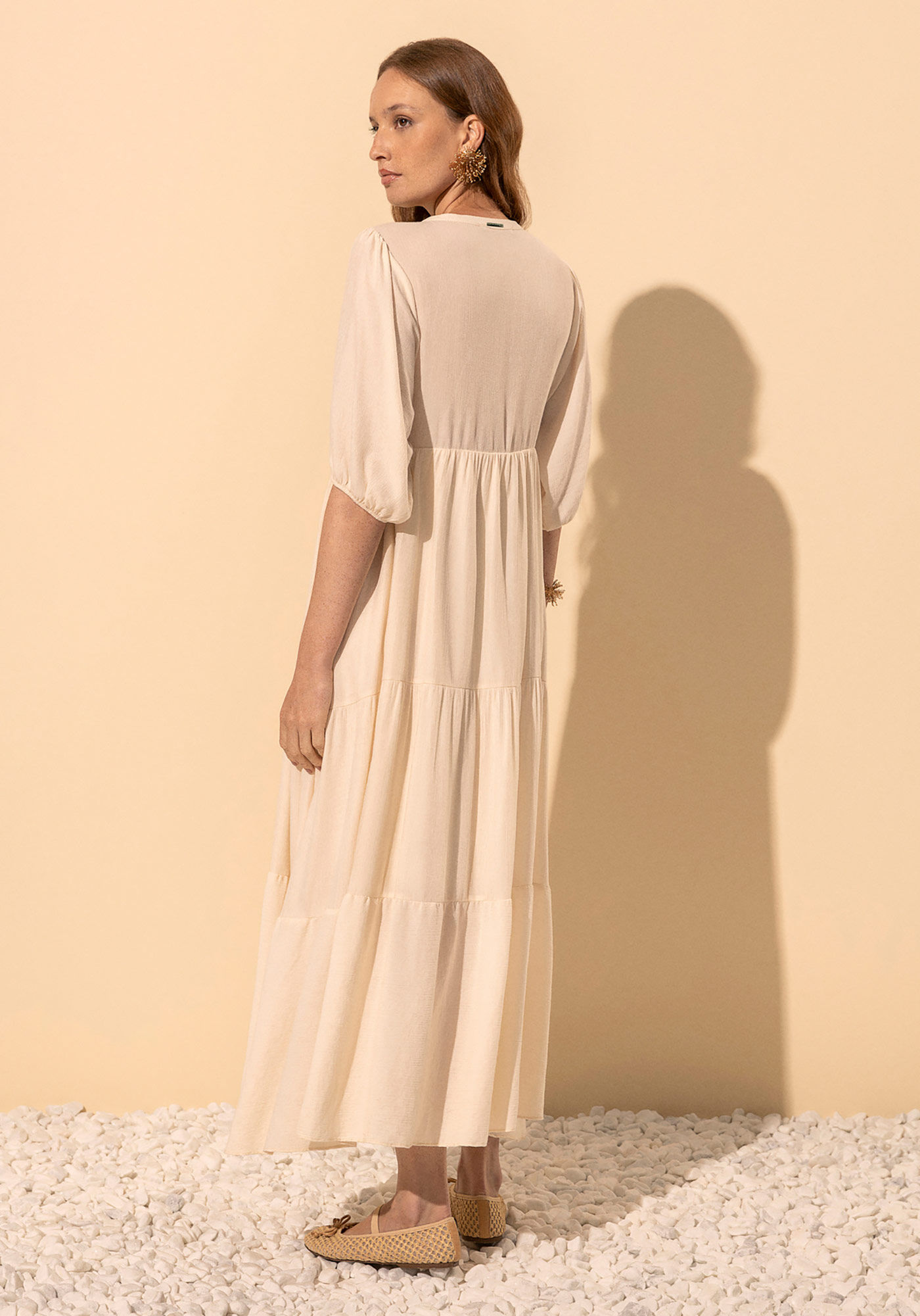 Vestido Ch&aacute; Com Babados Na Barra E Busto Bordado, BRANCO OFF WHITE, large.