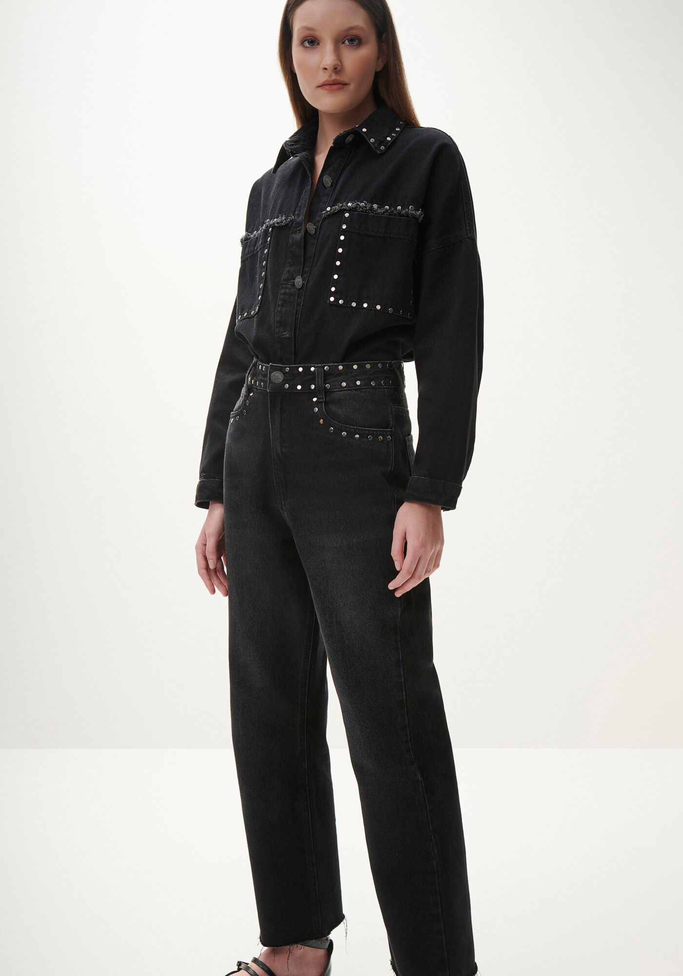 Cal&ccedil;a Jeans Reta Preta Estonada com Tachas, PRETO REATIVO, large.