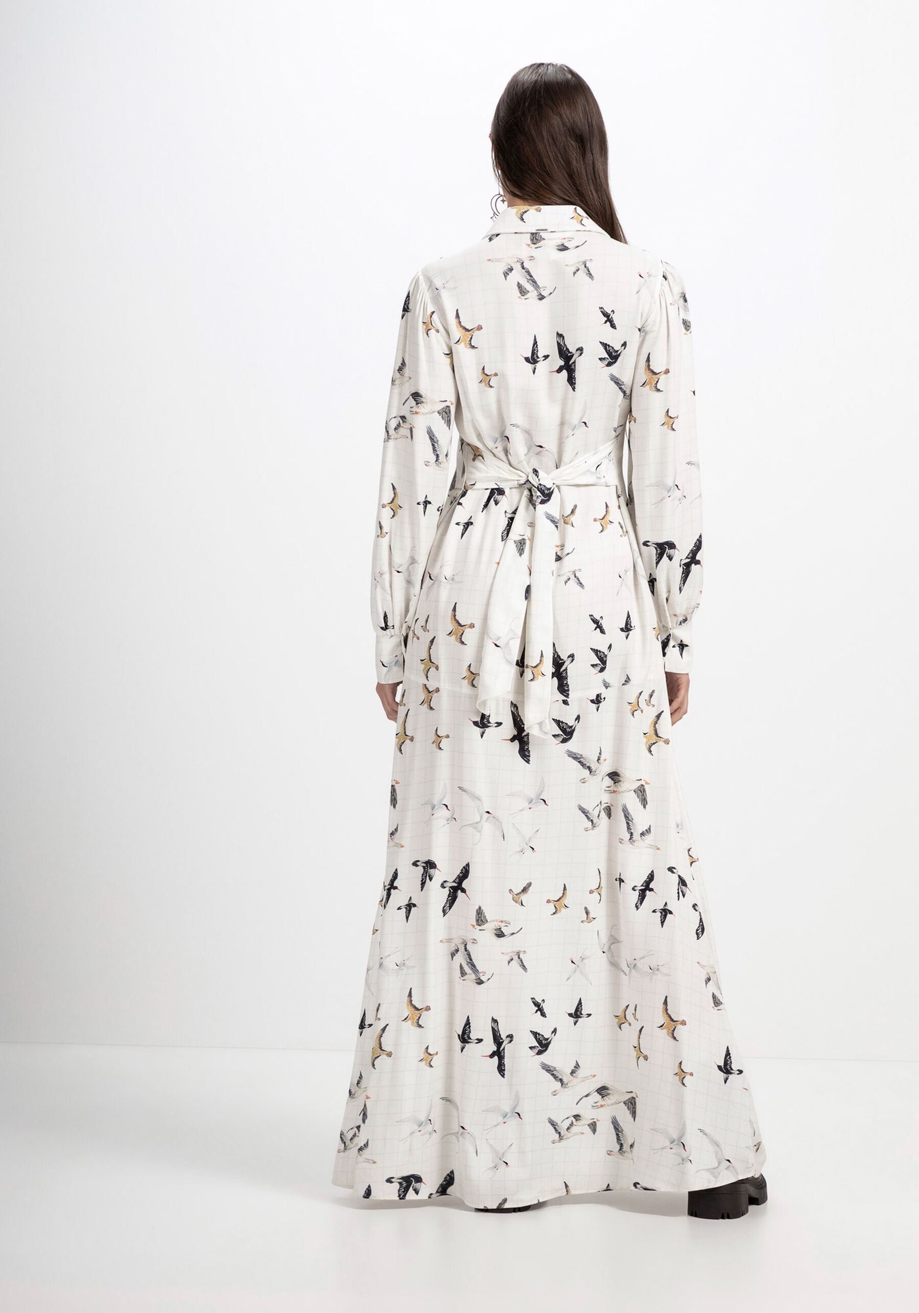 Vestido Longo Chemise em Viscose com Manga Longa, PASSAROS. Vestido Longo Chemise em Viscose com Manga Longa, PASSAROS, large.