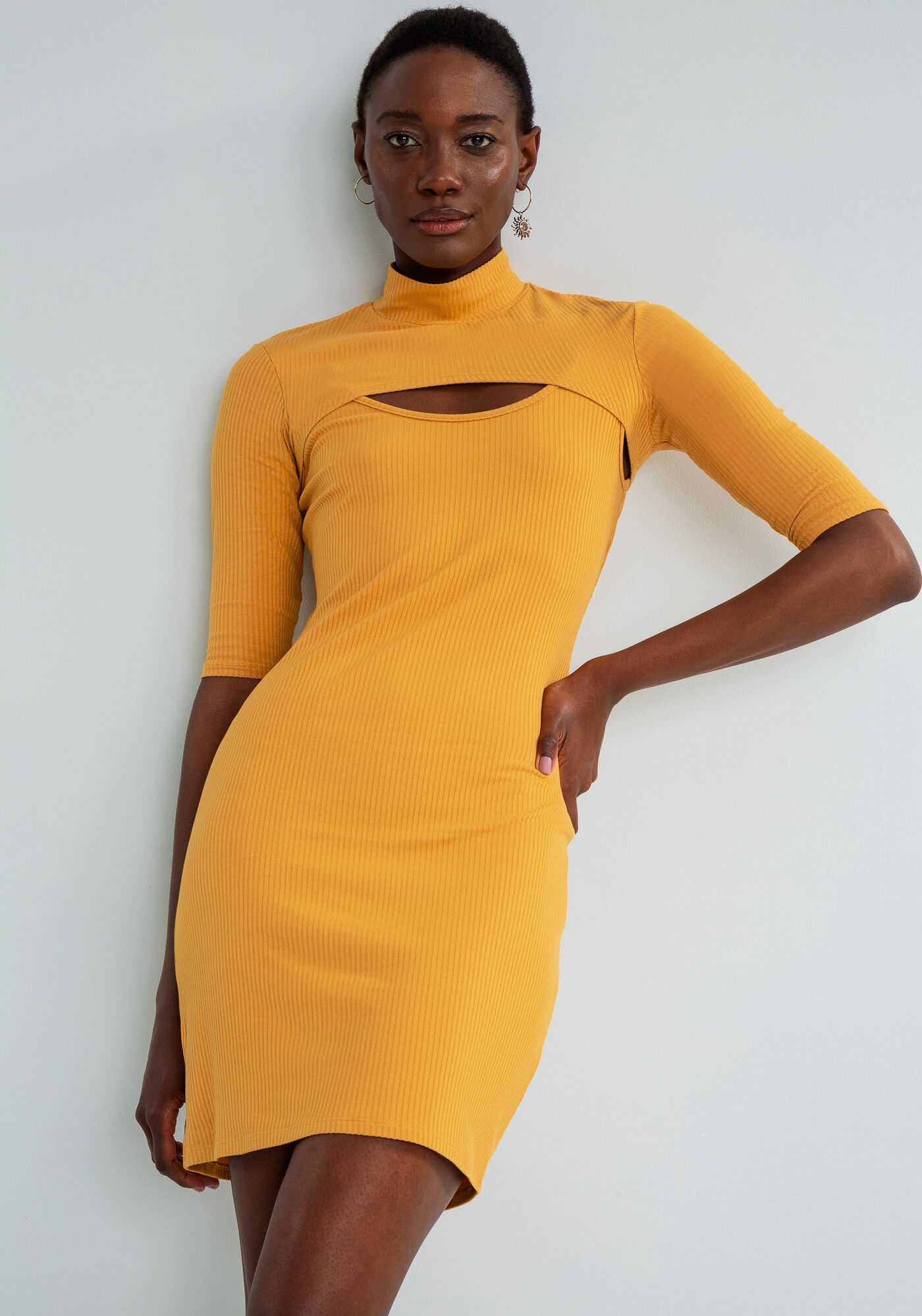 Vestido curto hotsell com gola alta
