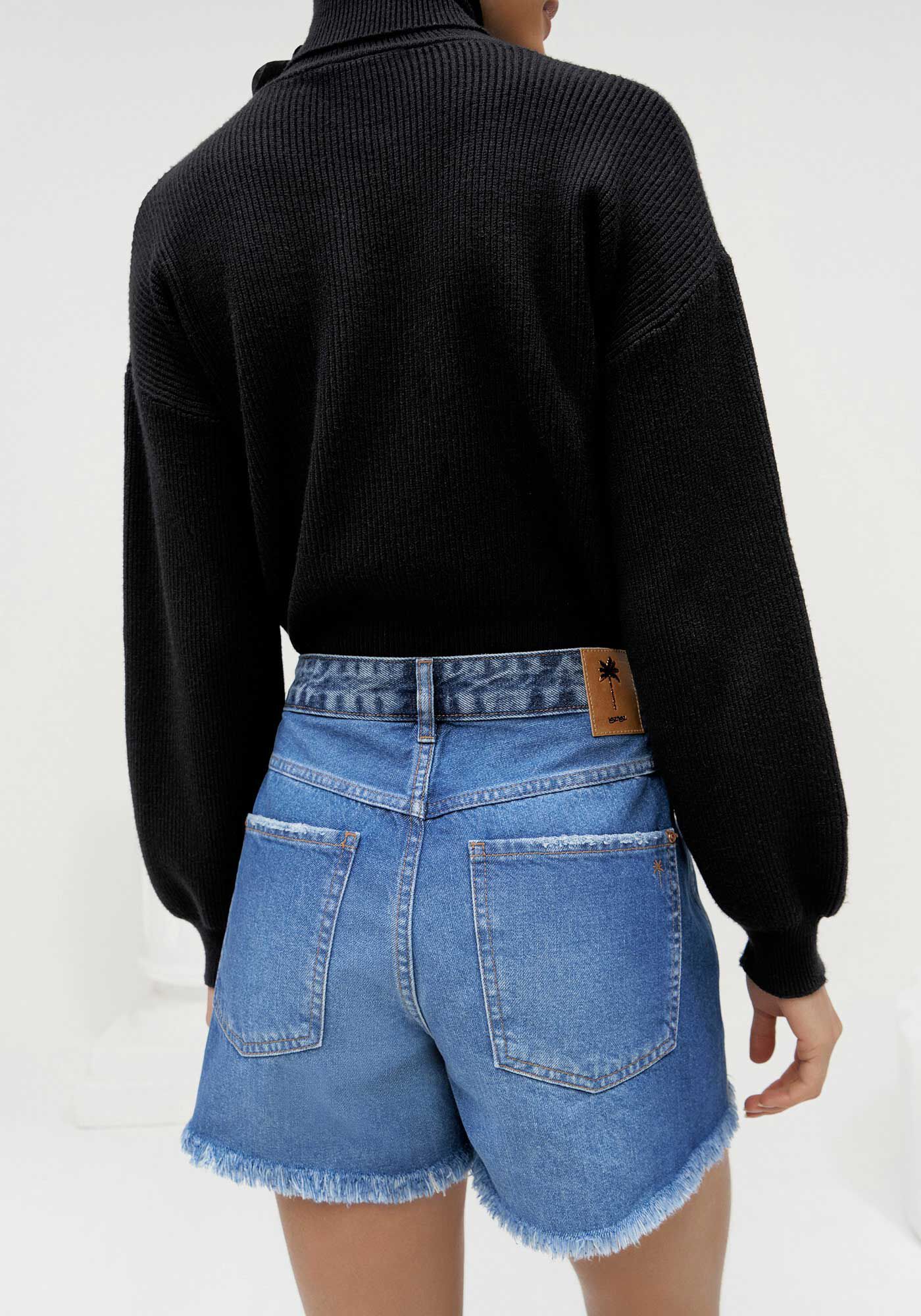 Shorts Jeans Boyfriend com Recorte Assim&eacute;trico, , large.