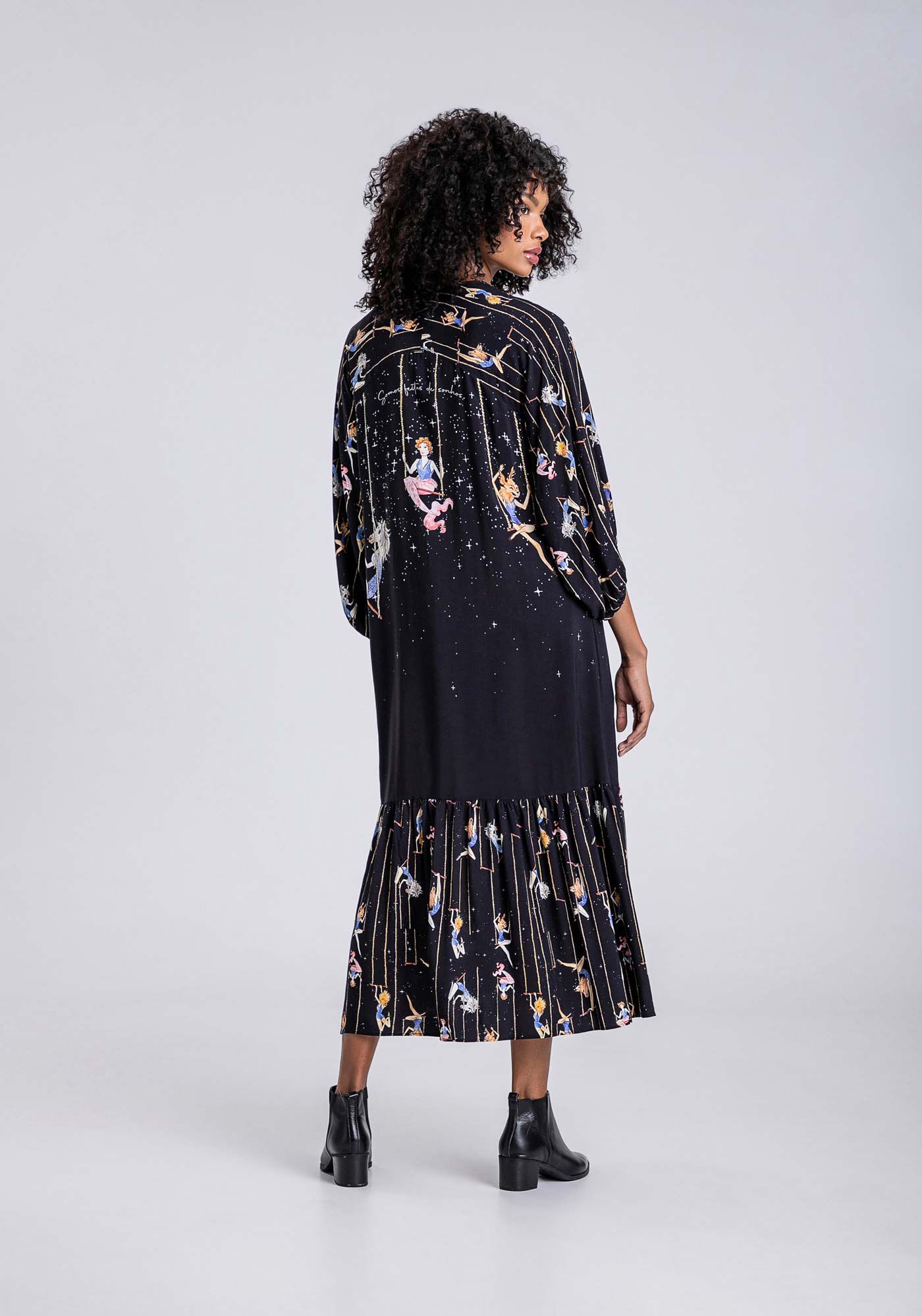 Sobreposi&ccedil;&atilde;o M&aacute;xi Estampado, ACROBATAS, large.