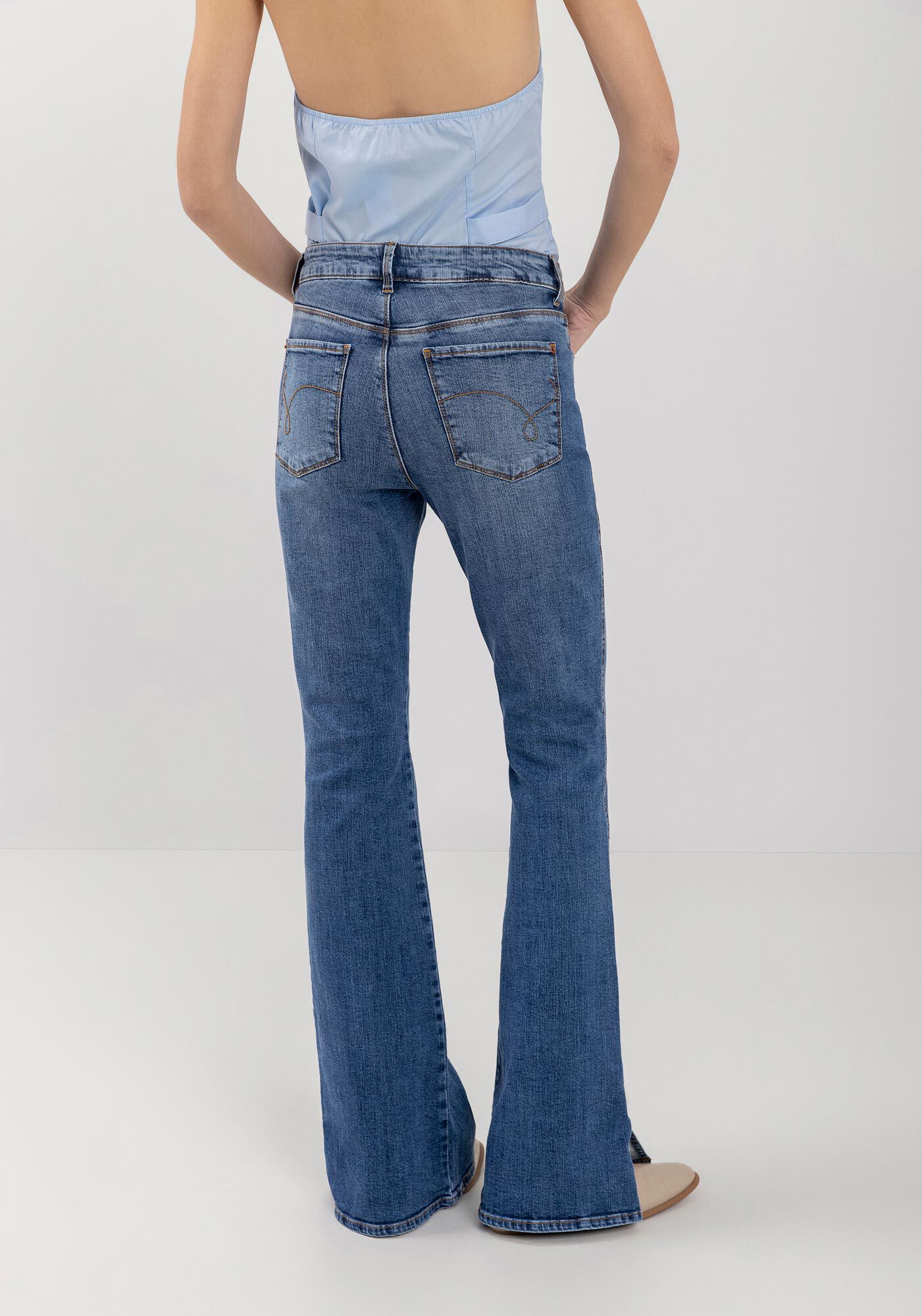 Cal&ccedil;a Jeans Flare Com Cintura Alta E Fendas Na Barra, , large.