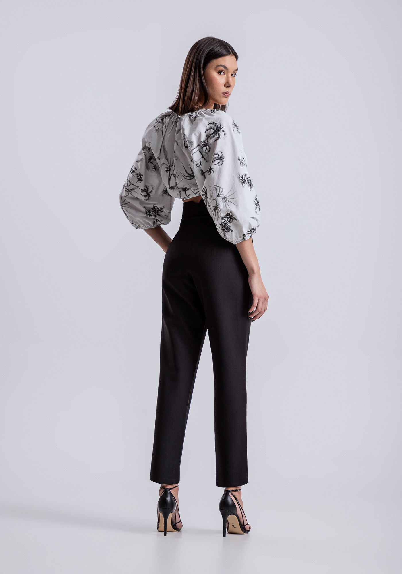 Cal&ccedil;a Carrot em Tecido Petra com Cinto, , large.