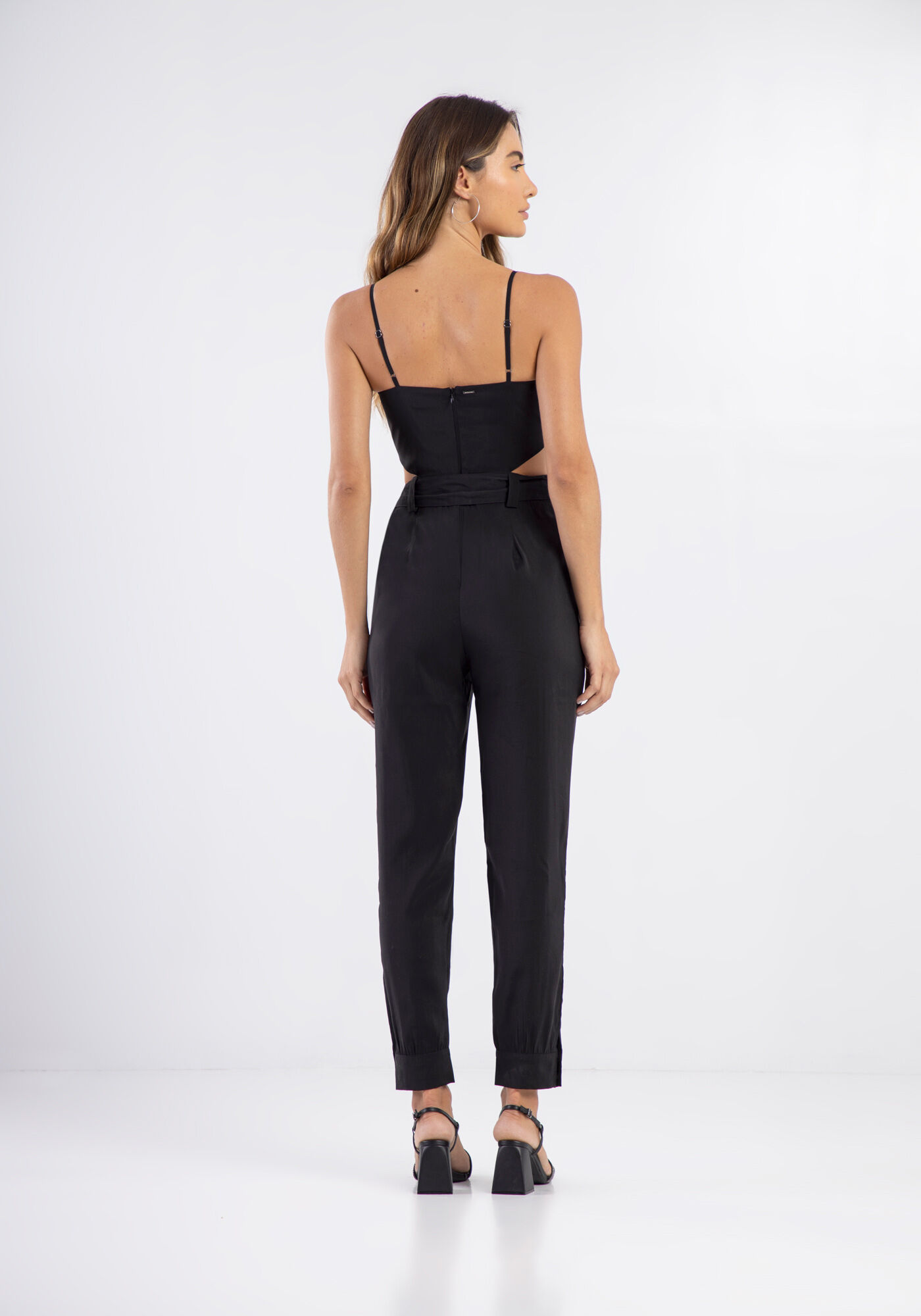 Macac&atilde;o Longo Acetinado com Cut Out e Cinto, PRETO REATIVO, large.