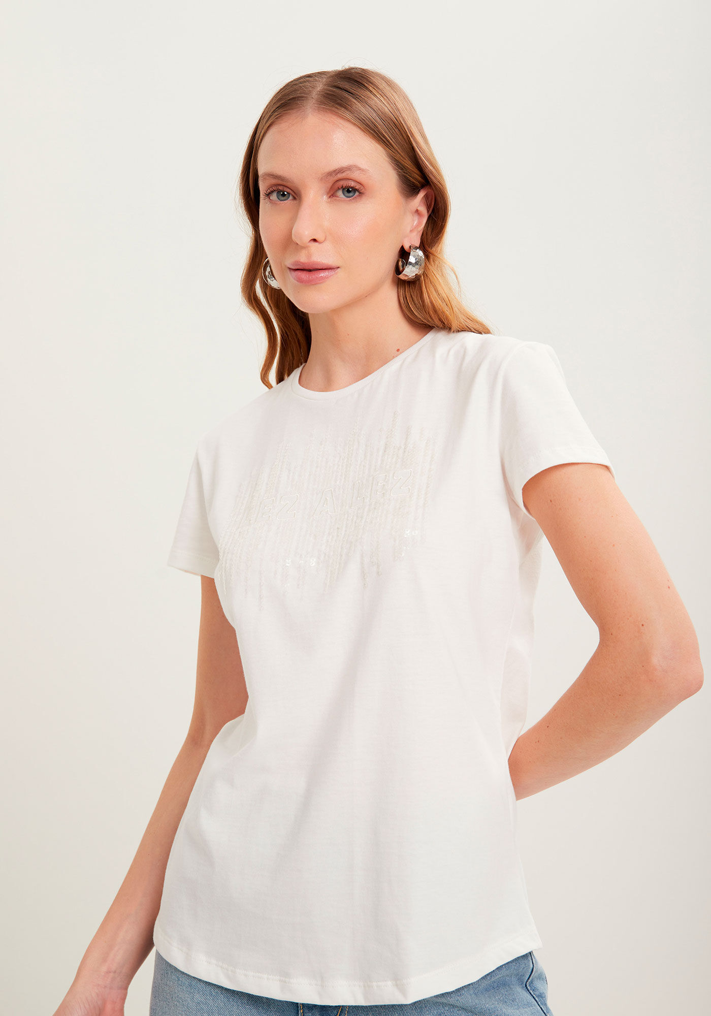 Blusa T-Shirt De Mangas Curtas Com Aplica&ccedil;&otilde;es De Paet&ecirc;, , large.