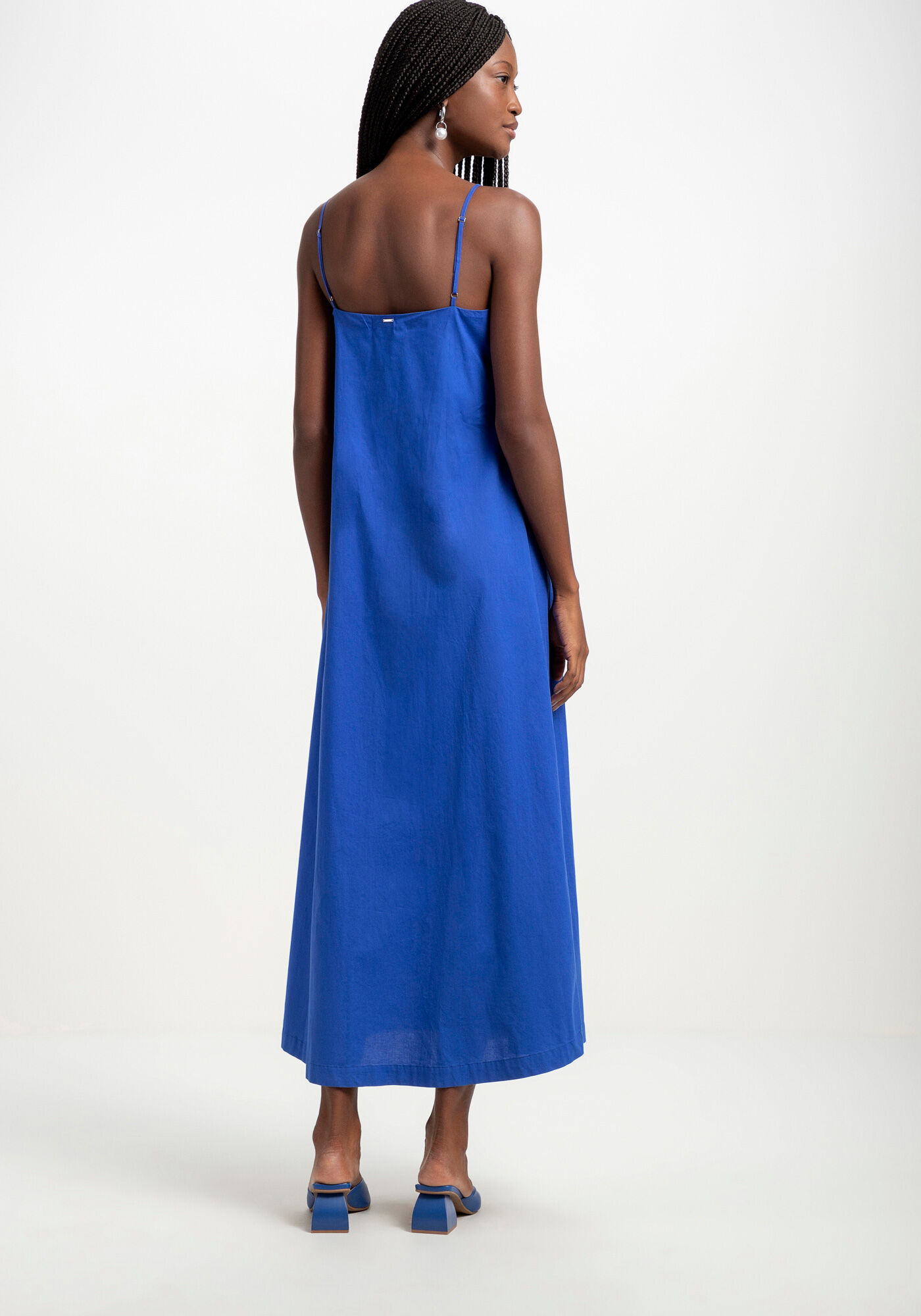 Vestido midi em Tecido Plano com Pregas Lez a Lez