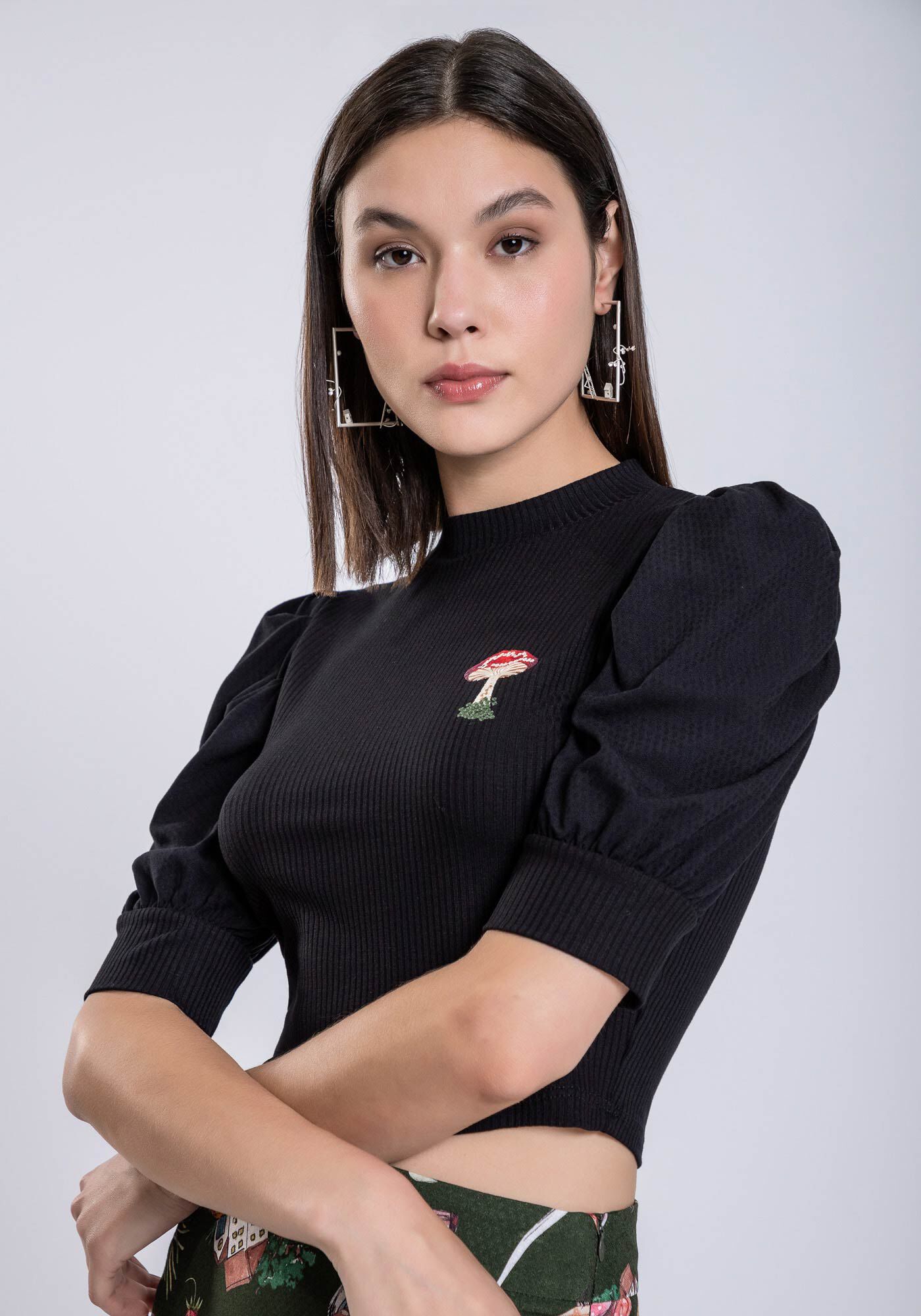 Blusa Cropped em Malha Canelada com Bordado, , large.