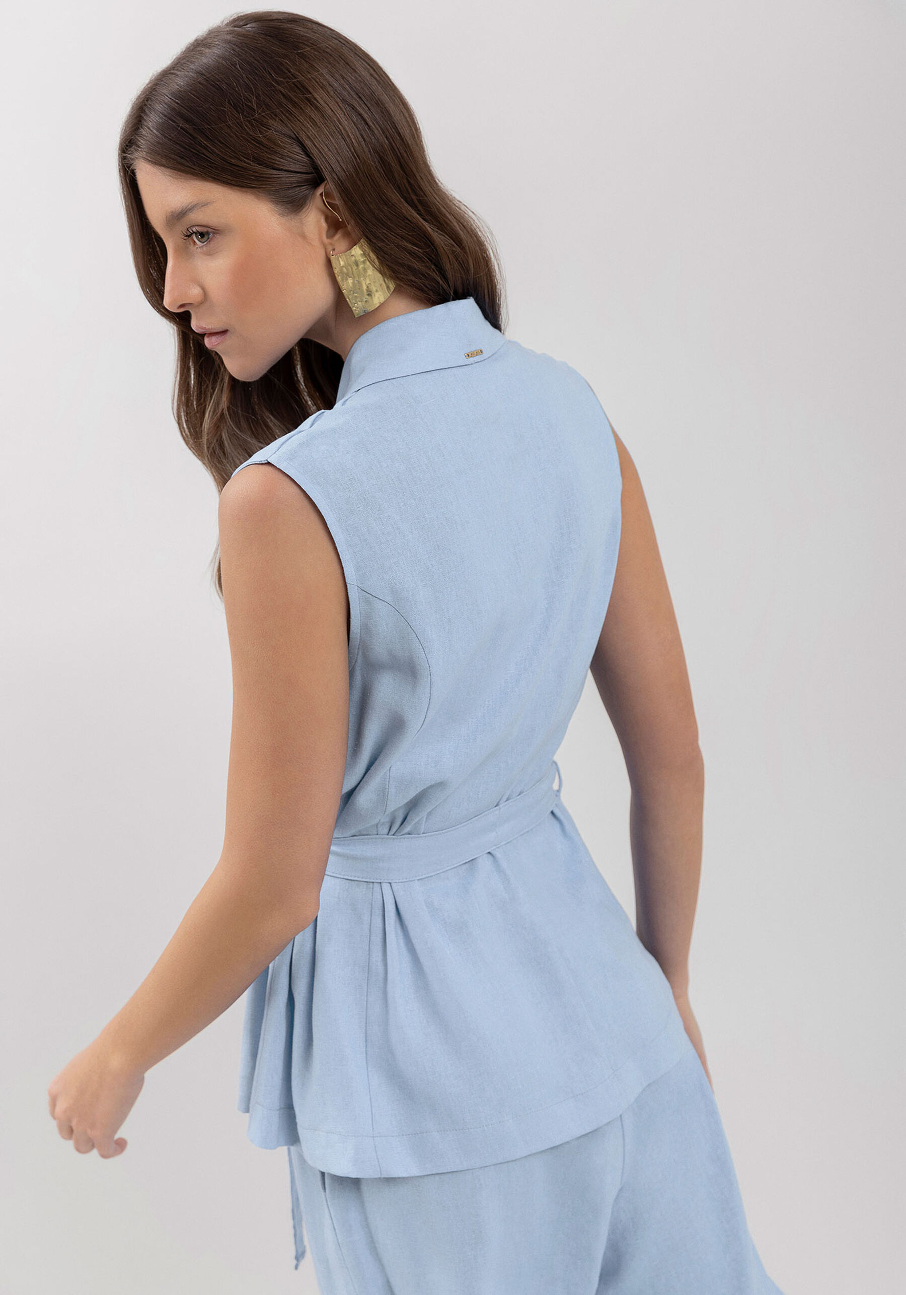 Colete Em Alfaiataria Com Passantes E Botão Frontal, . Colete Em Alfaiataria Com Passantes E Botão Frontal, , large.