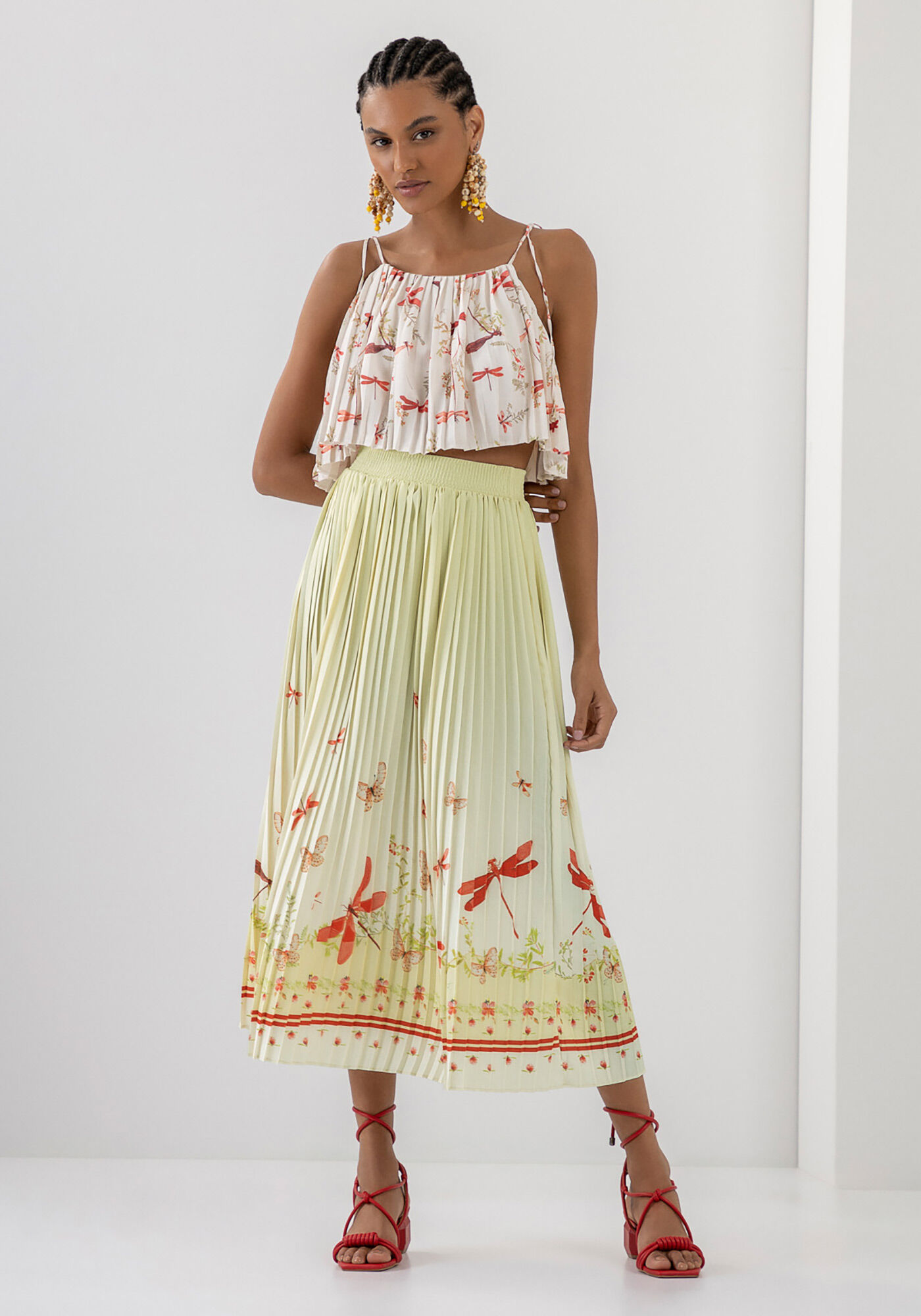 Saia midi best sale plissada com cropped