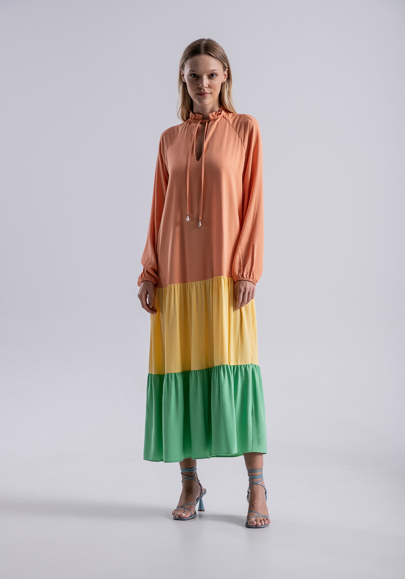 Vestido Midi Manga 3/4 em Viscose com Babados, , large.