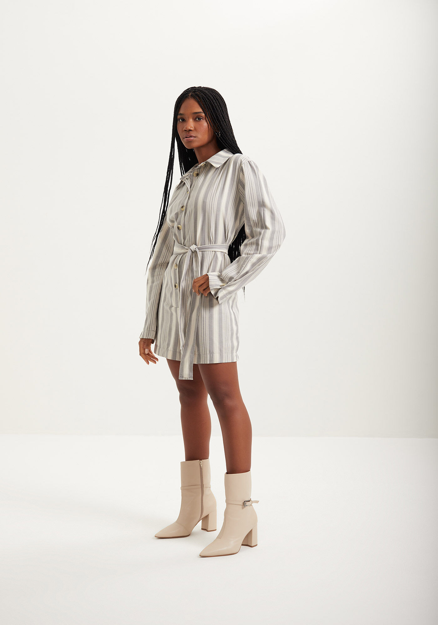 Macac&atilde;o Curto Listrado Com Mangas Amplas E Faixa Ajust&aacute;vel, , large.