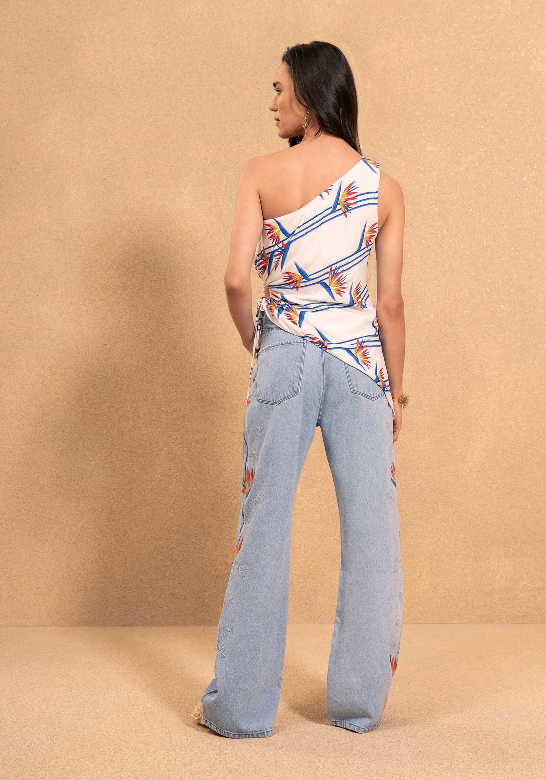 Blusa Alongada Um Ombro Só Com Recorte Lateral E Amarração, STRELIZIA MAXI BEGE. Blusa Alongada Um Ombro Só Com Recorte Lateral E Amarração, STRELIZIA MAXI BEGE, large.