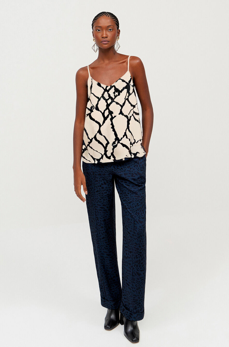 Blusa em Viscose Estampada com Decote V, GROUND, large.