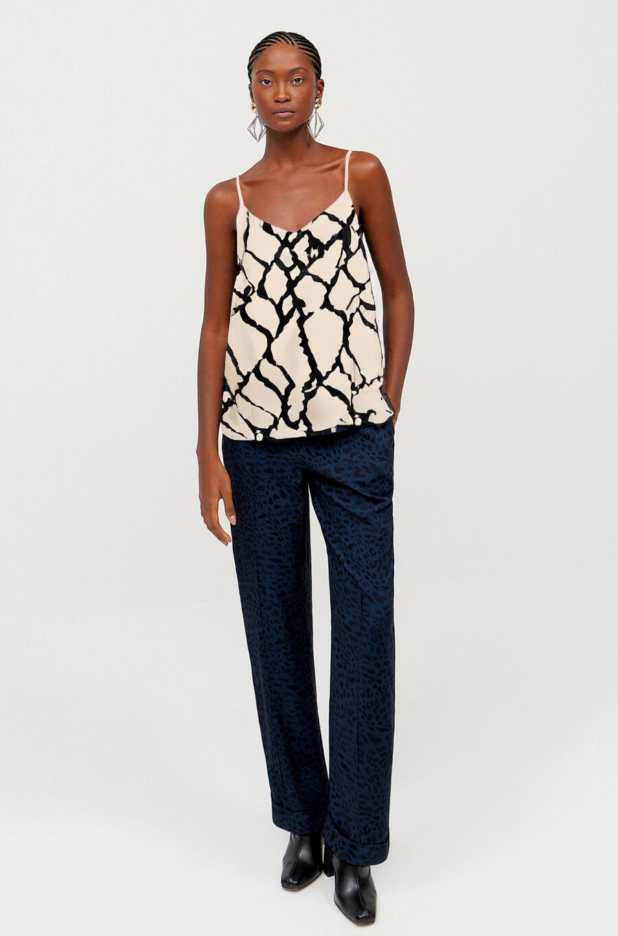 Blusa em Viscose Estampada com Decote V, . Blusa em Viscose Estampada com Decote V, , large.