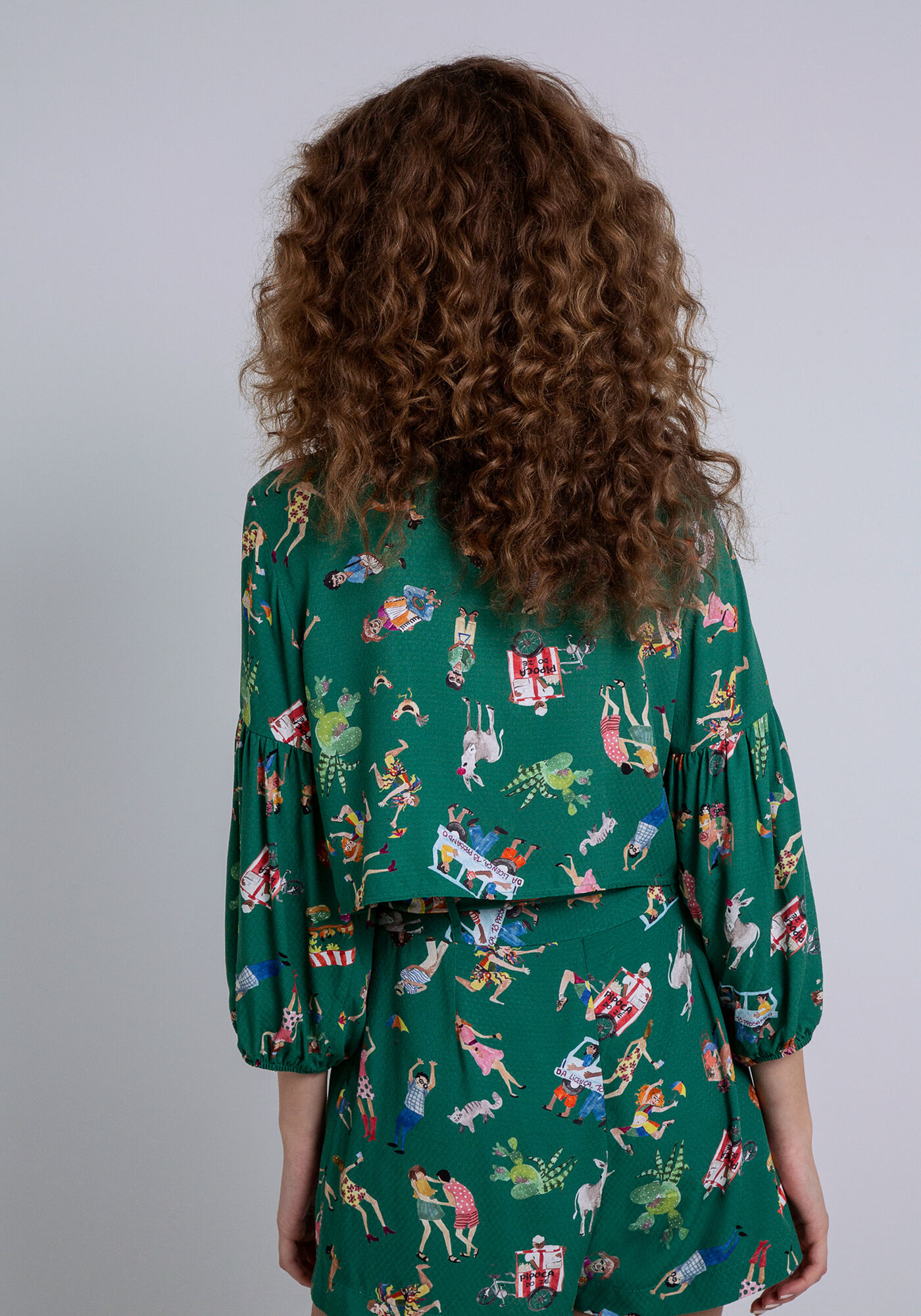 Camisa Manga 3/4 em Viscose Cropped, FESTA DE RUA, large.