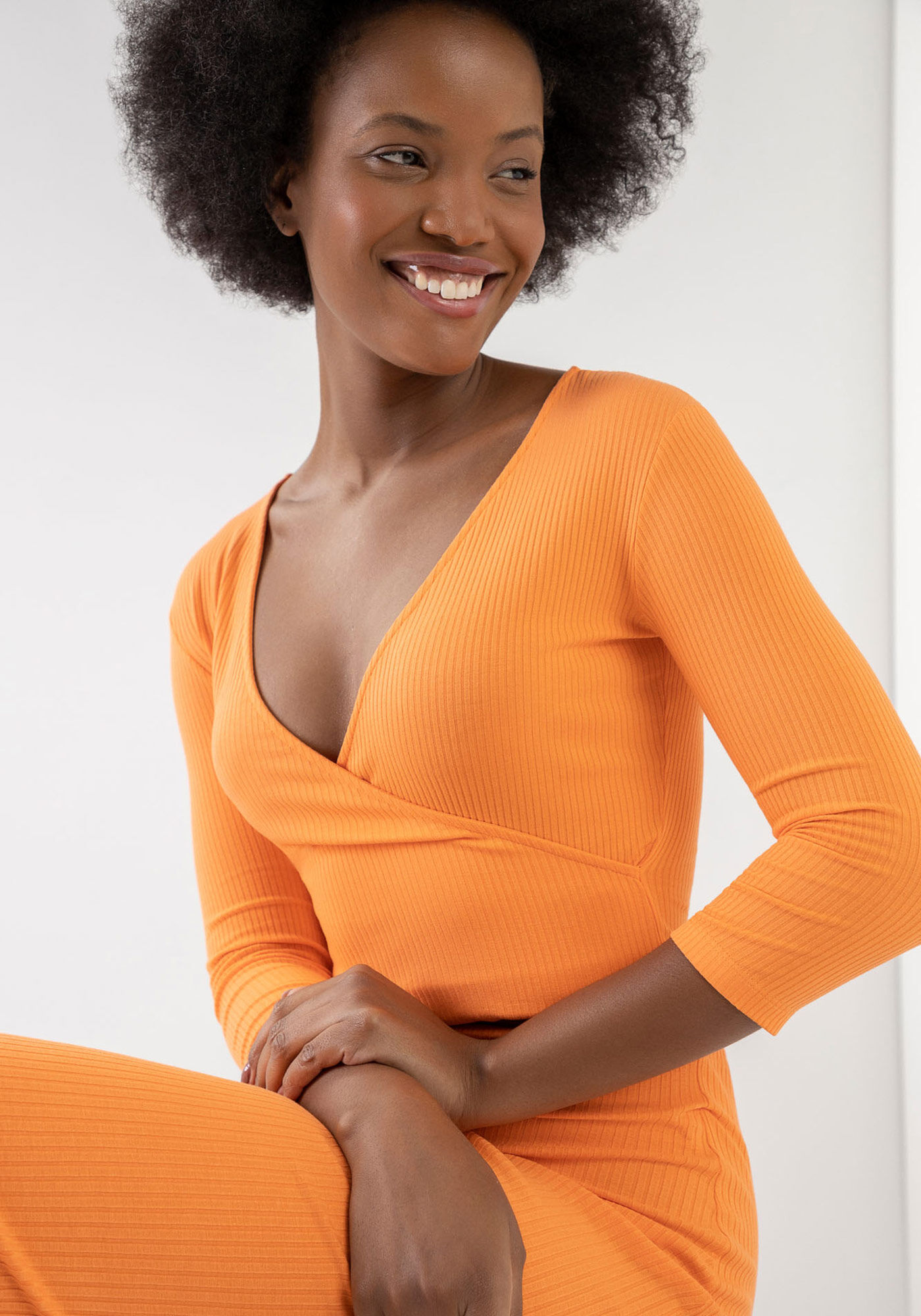 Blusa Canelada Manga 3/4 com Decote Transpassado, LARANJA STRING, large.