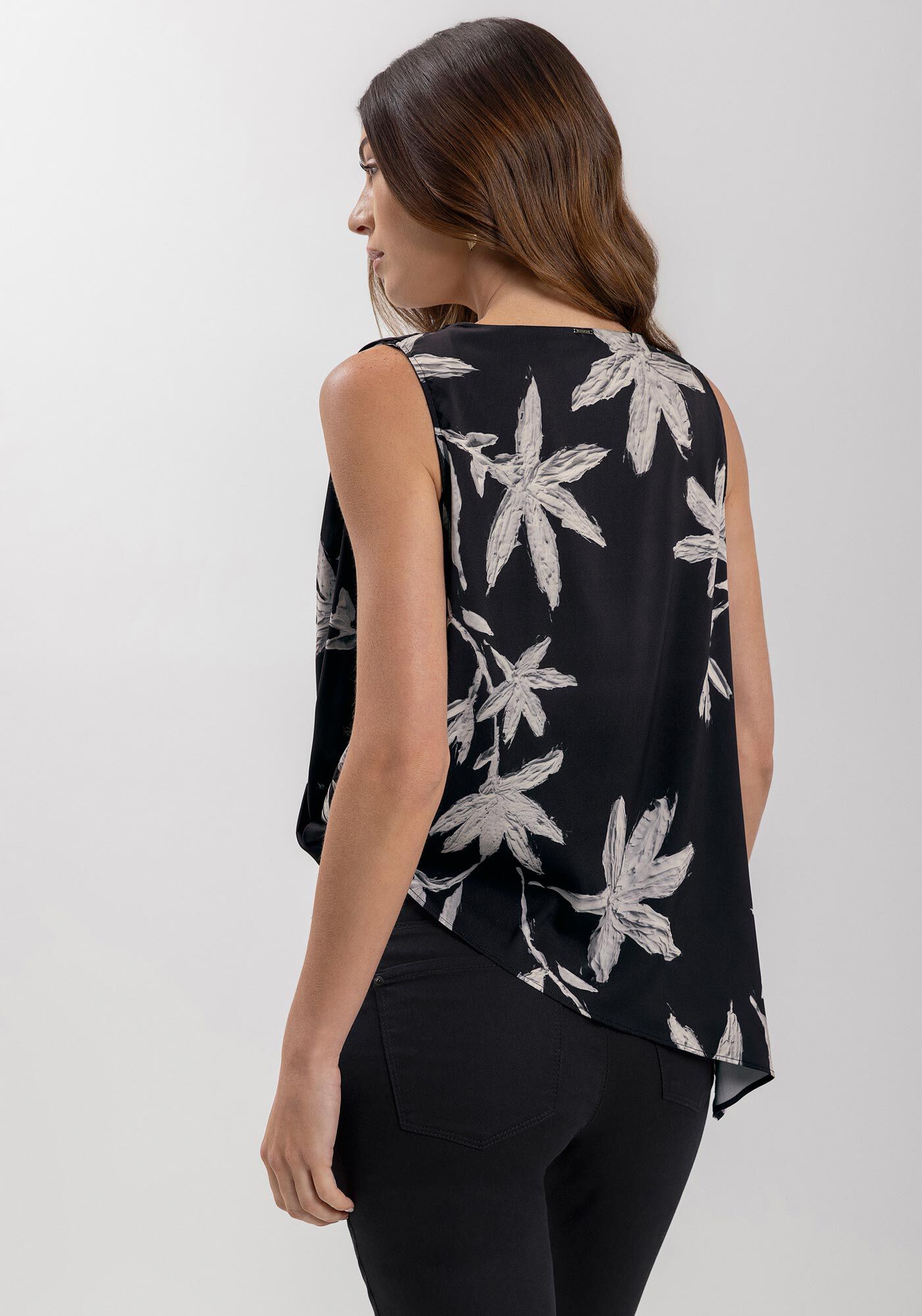 Blusa Estampada Sem Mangas Com Modelagem Assim&eacute;trica, , large.