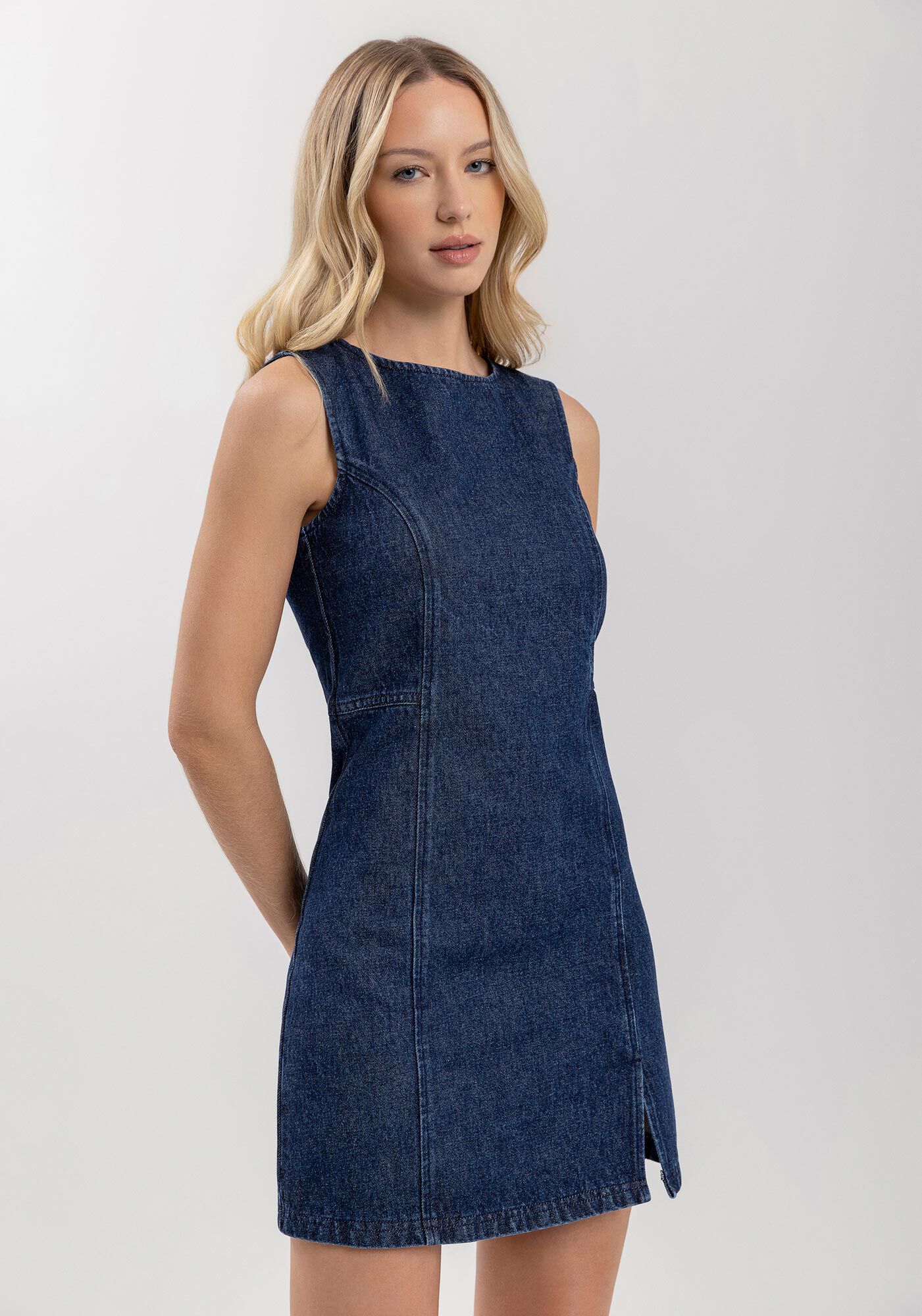 Vestido Curto Jeans Sem Mangas Com Z&iacute;per Posterior, , large.