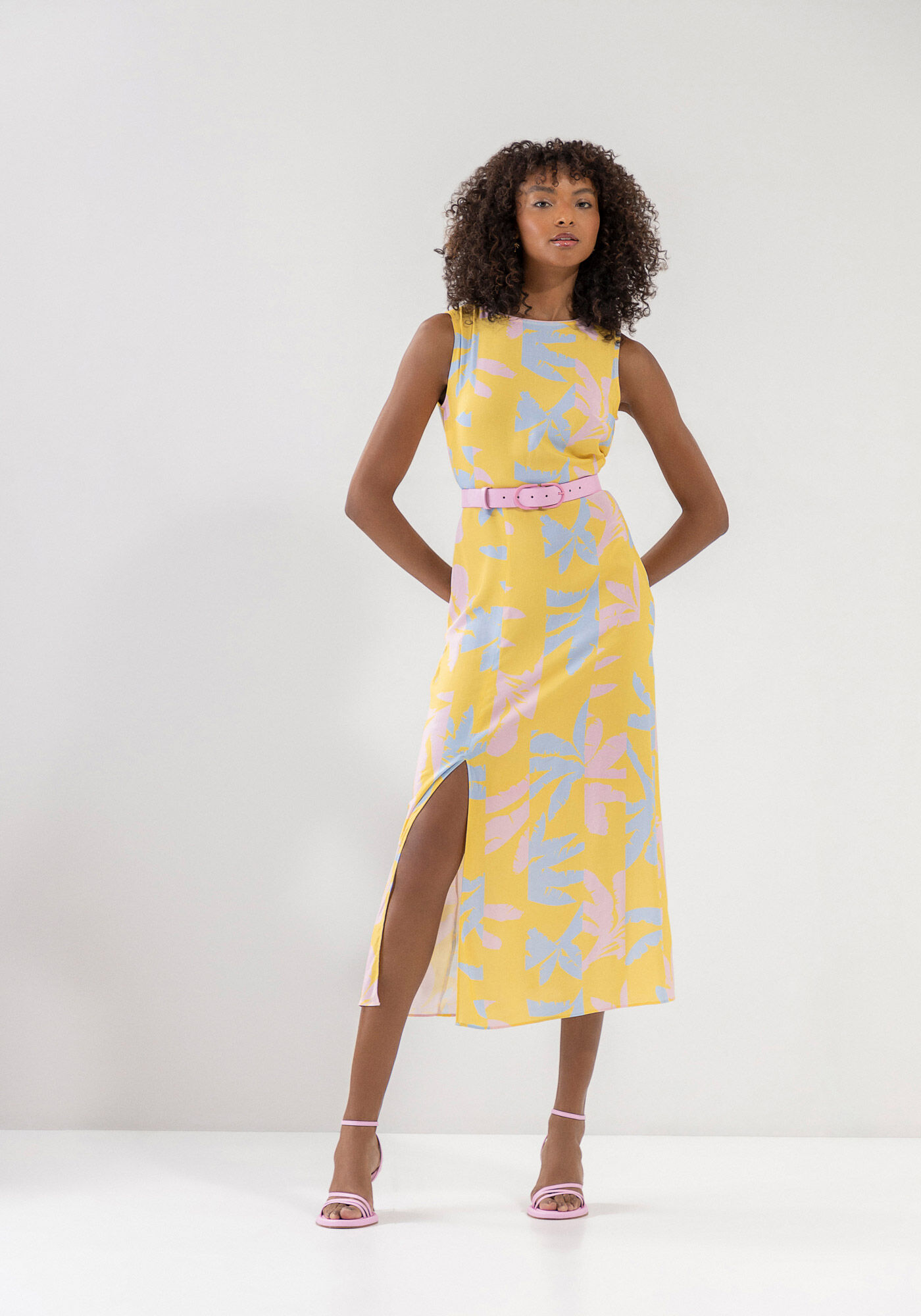 Vestido com shop fenda nas costas