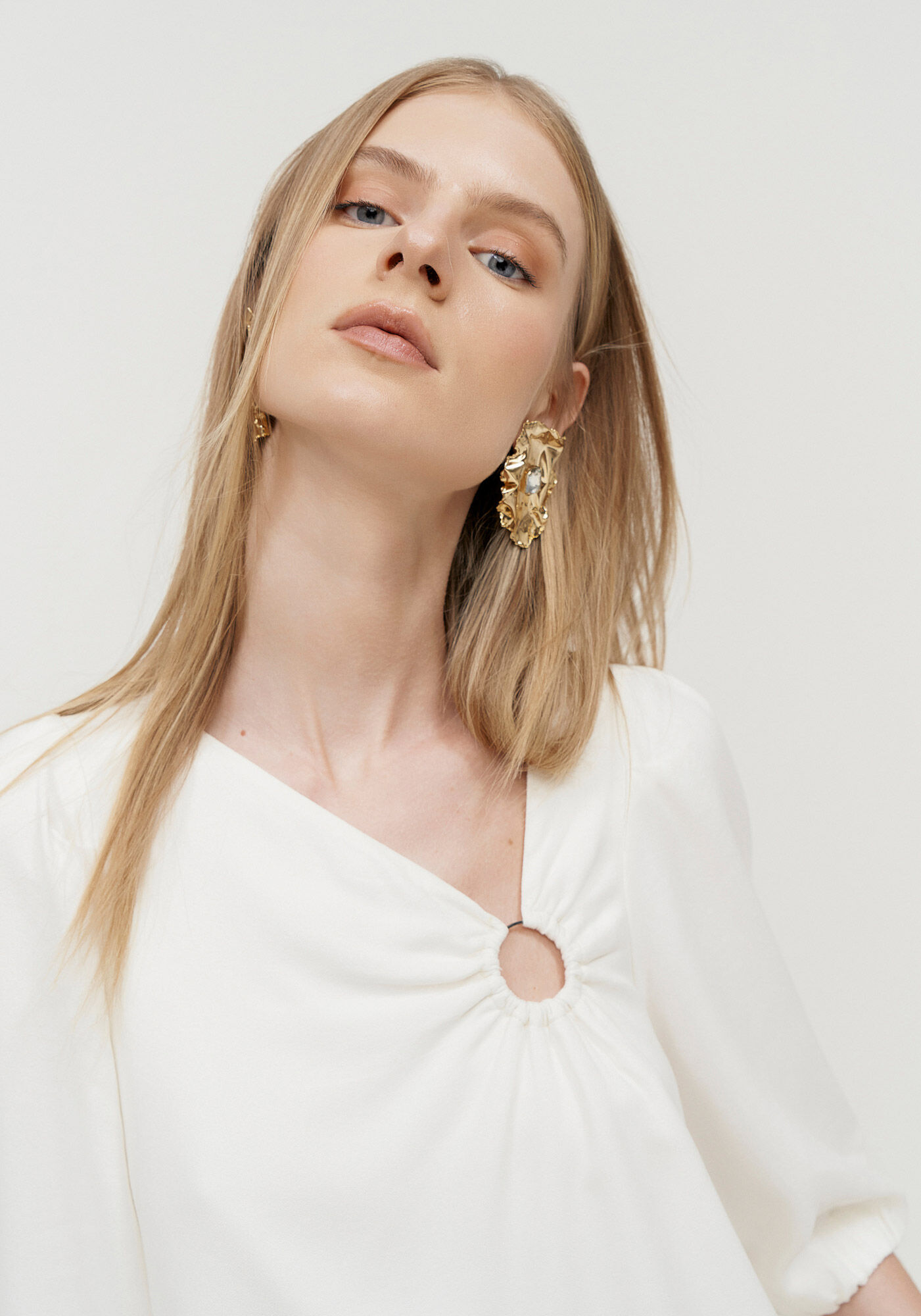 Blusa Manga 3/4 em Crepe com Detalhe Decote, , large.