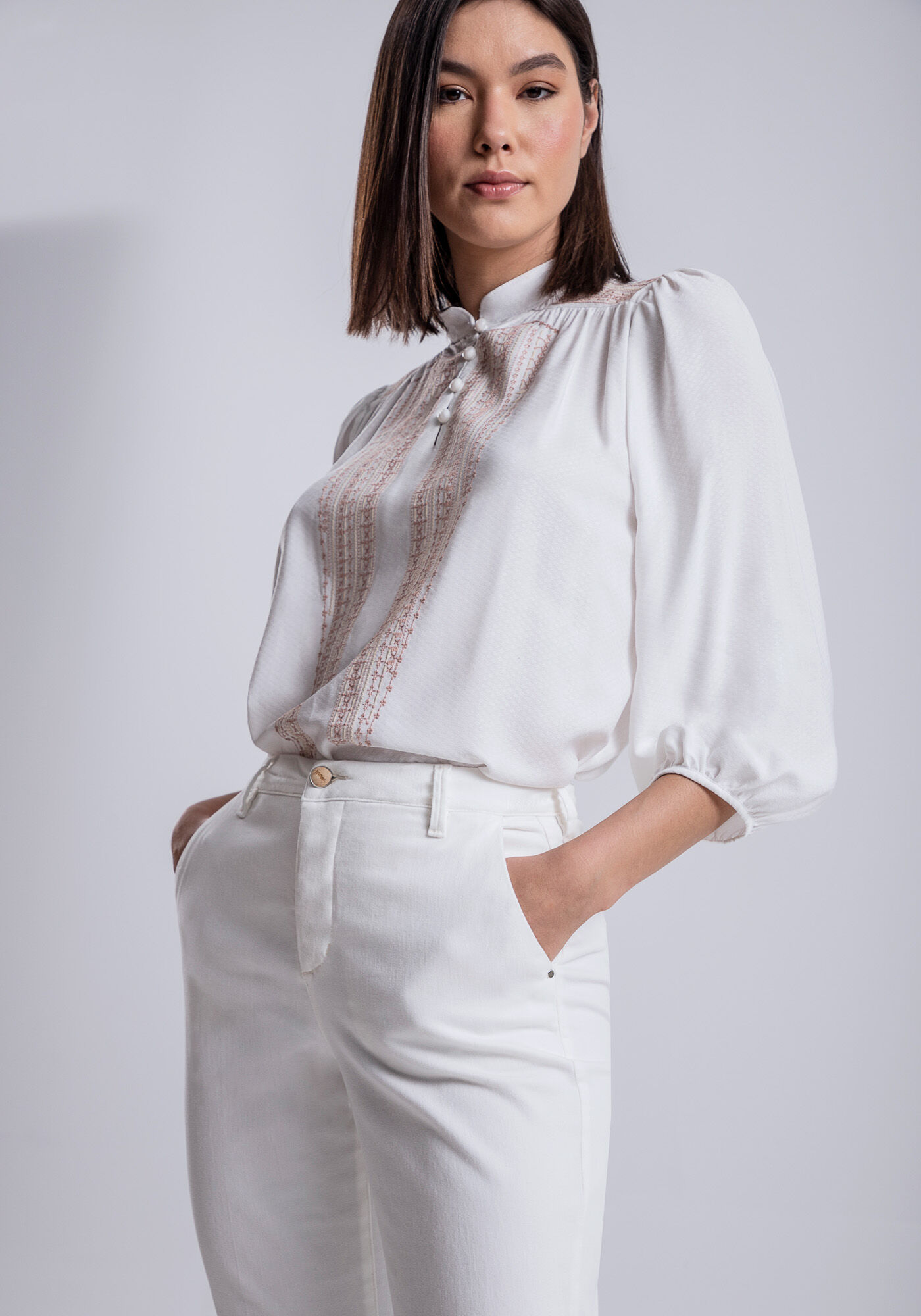 Cal&ccedil;a Jeans Alfaiataria Cropped com Cintura Alta, BRANCO OFF WHITE, large.