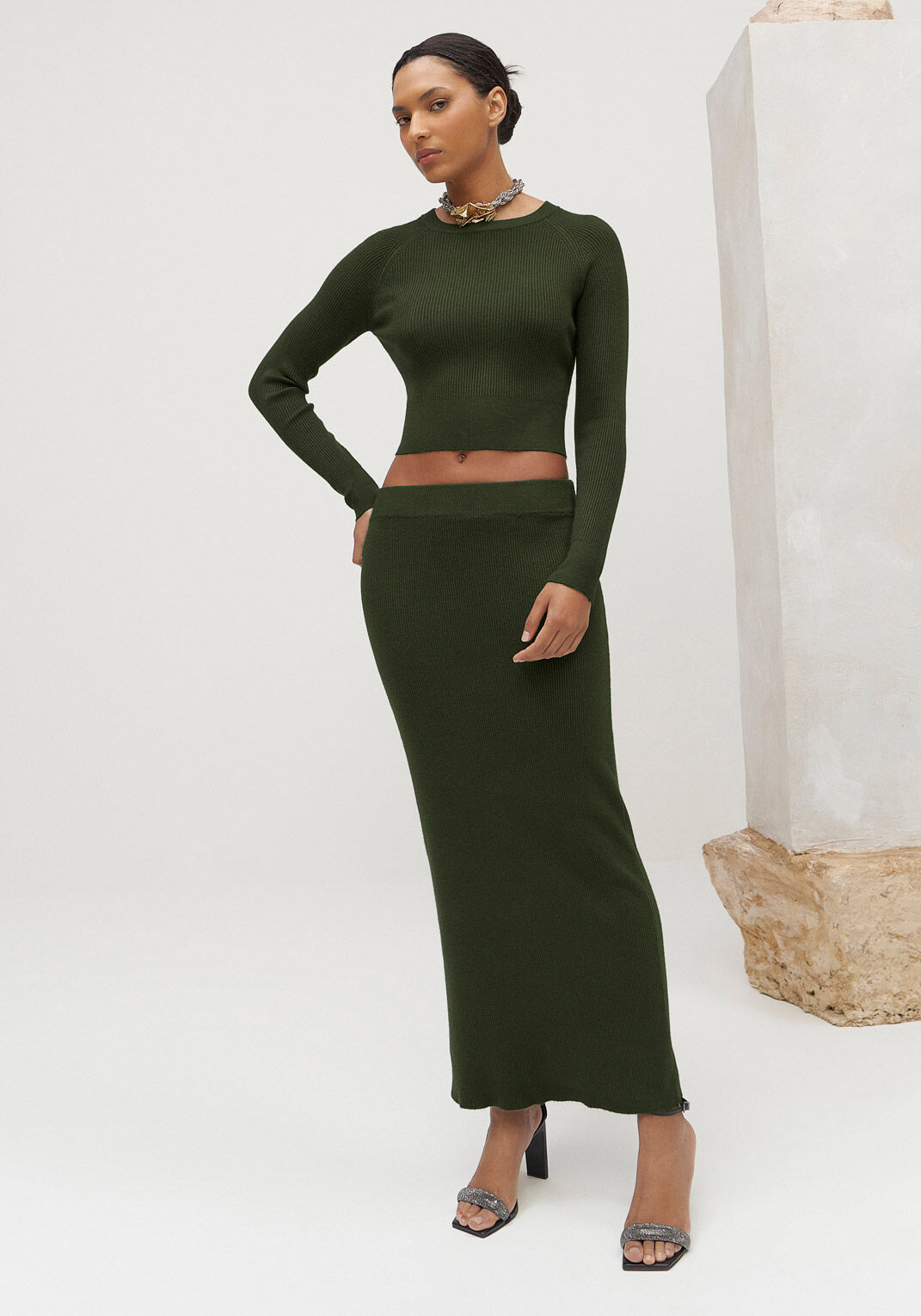 Conjunto em Tric&ocirc; com Blusa Manga Longa e Saia Midi, VERDE TURFA, large.