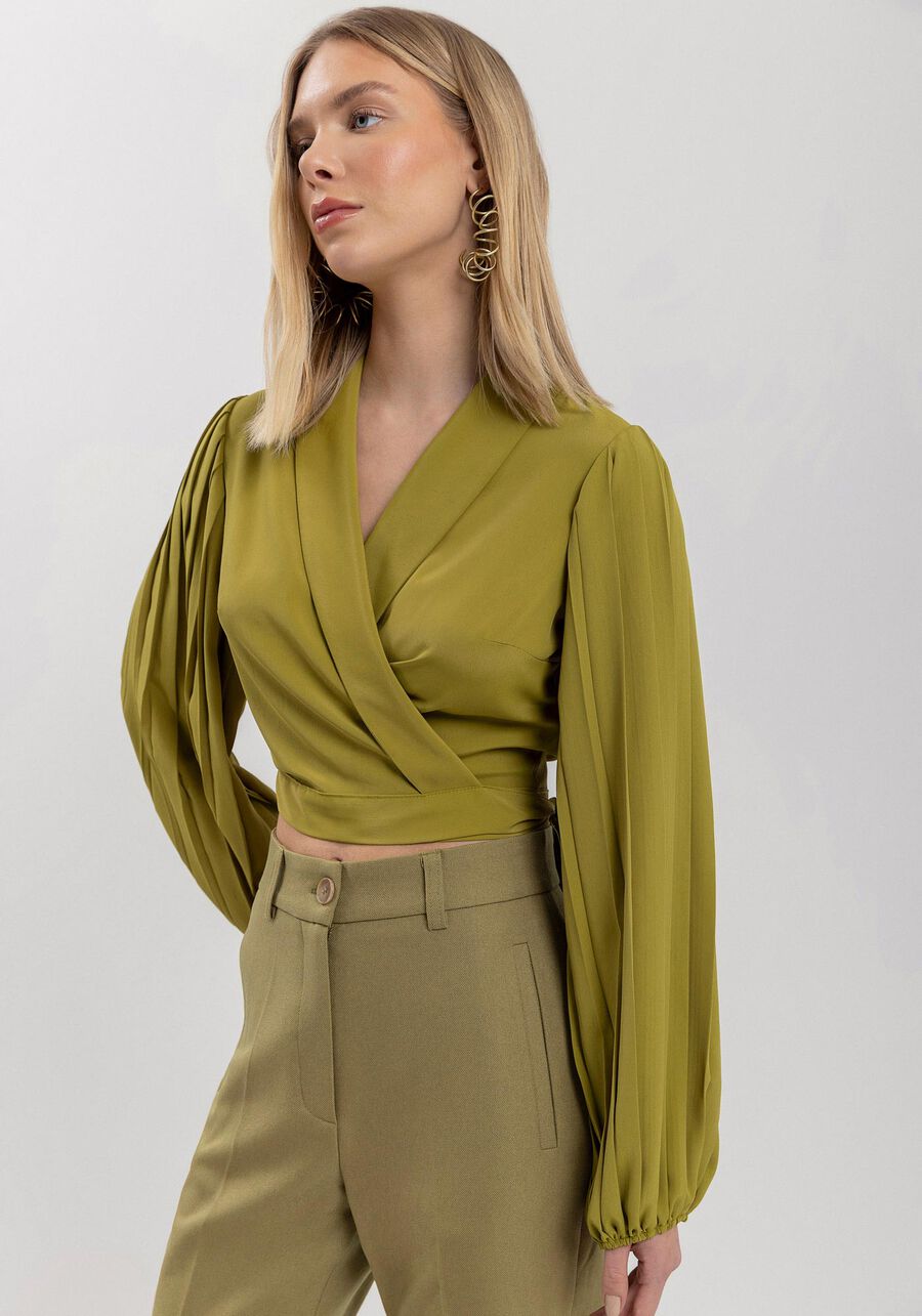 Blusa Curta Transpassada Com Mangas Longas Plissadas, VERDE NEW SOFT. Blusa Curta Transpassada Com Mangas Longas Plissadas, VERDE NEW SOFT, large.