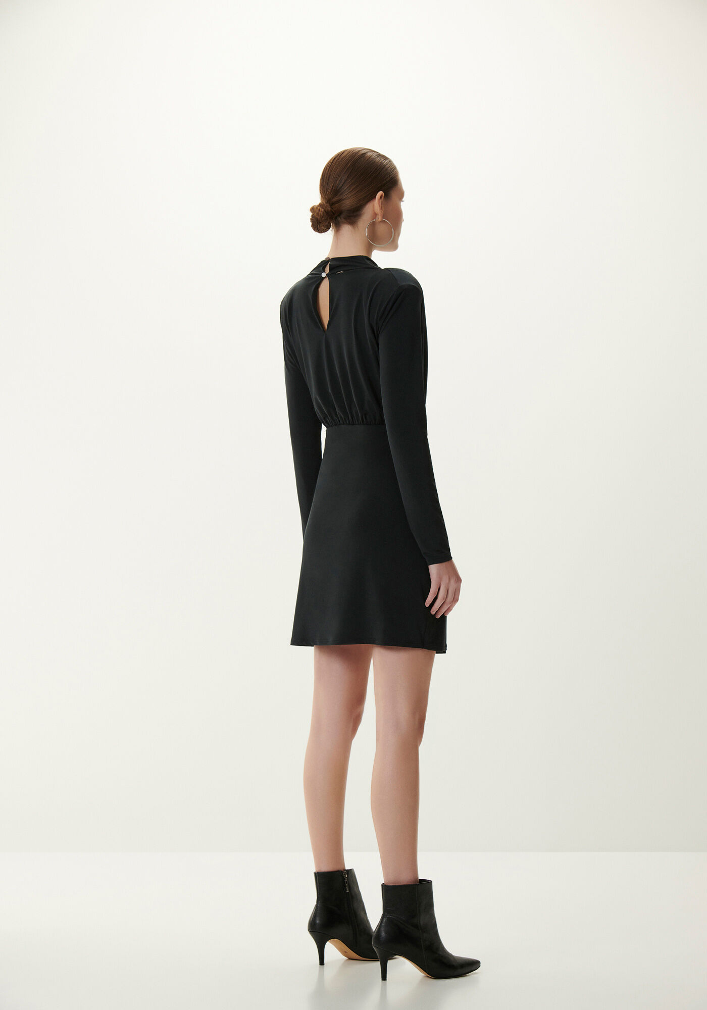 Vestido Curto Manga Longa com Gola Degag&ecirc;, , large.