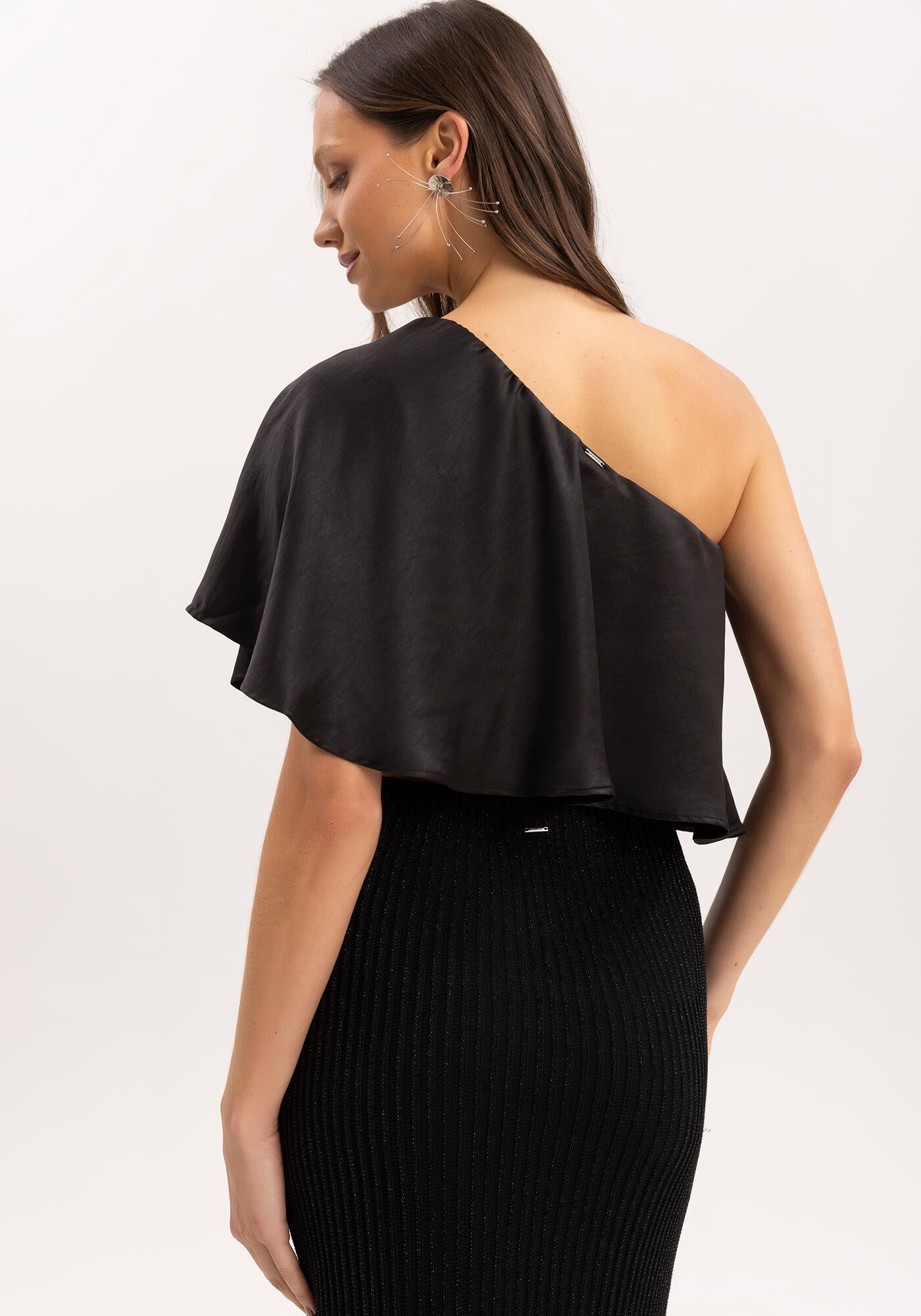 Blusa Cropped Um Ombro S&oacute; com Babado Sobreposto, PRETO, large.