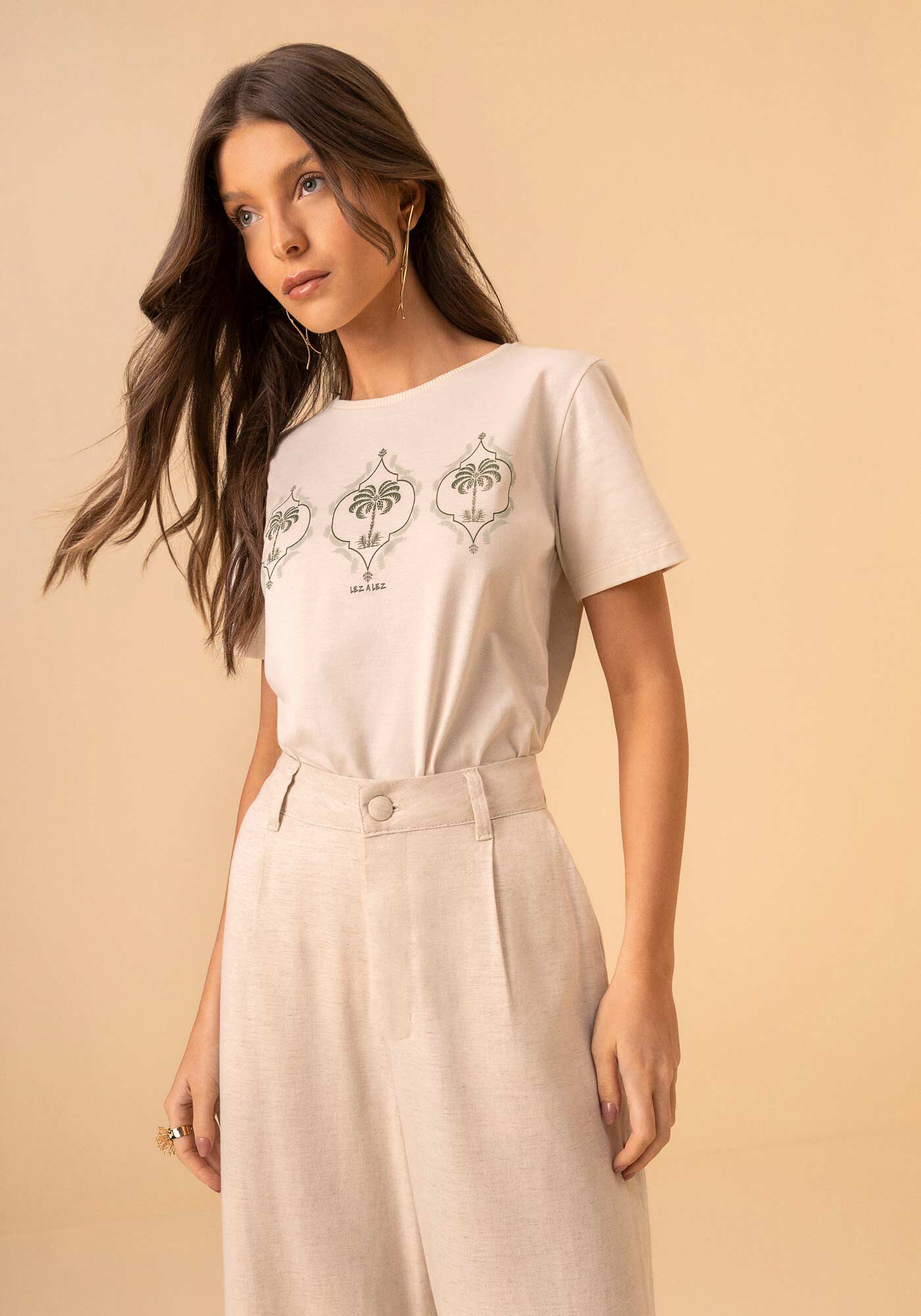 Blusa T-shirt Em Malha Penteada Com Estampa Localizada, BEGE ALHAMBRA, large.