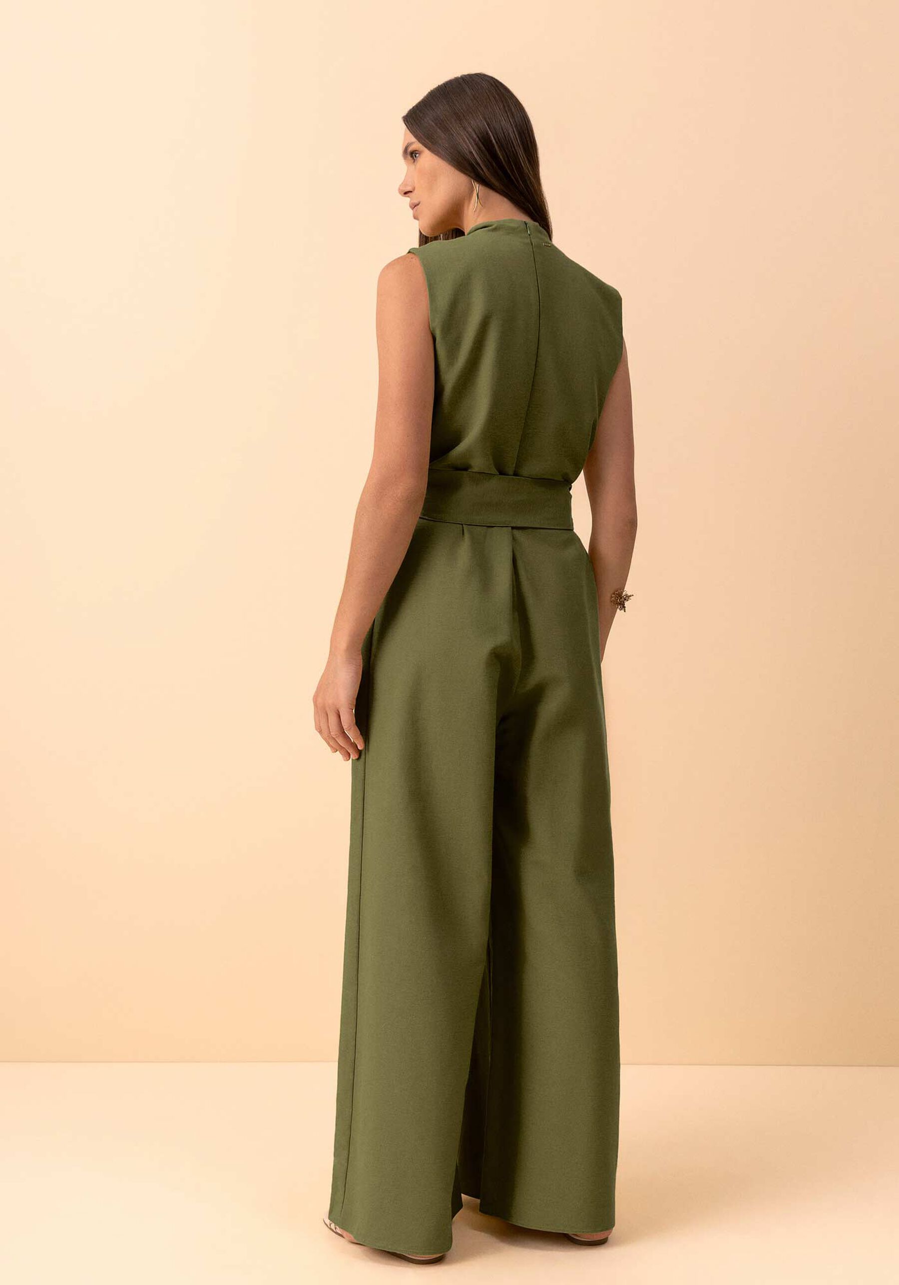 Macacão Longo Amplo Com Decote Em V E Faixa, VERDE FLORENA. Macacão Longo Amplo Com Decote Em V E Faixa, VERDE FLORENA, large.