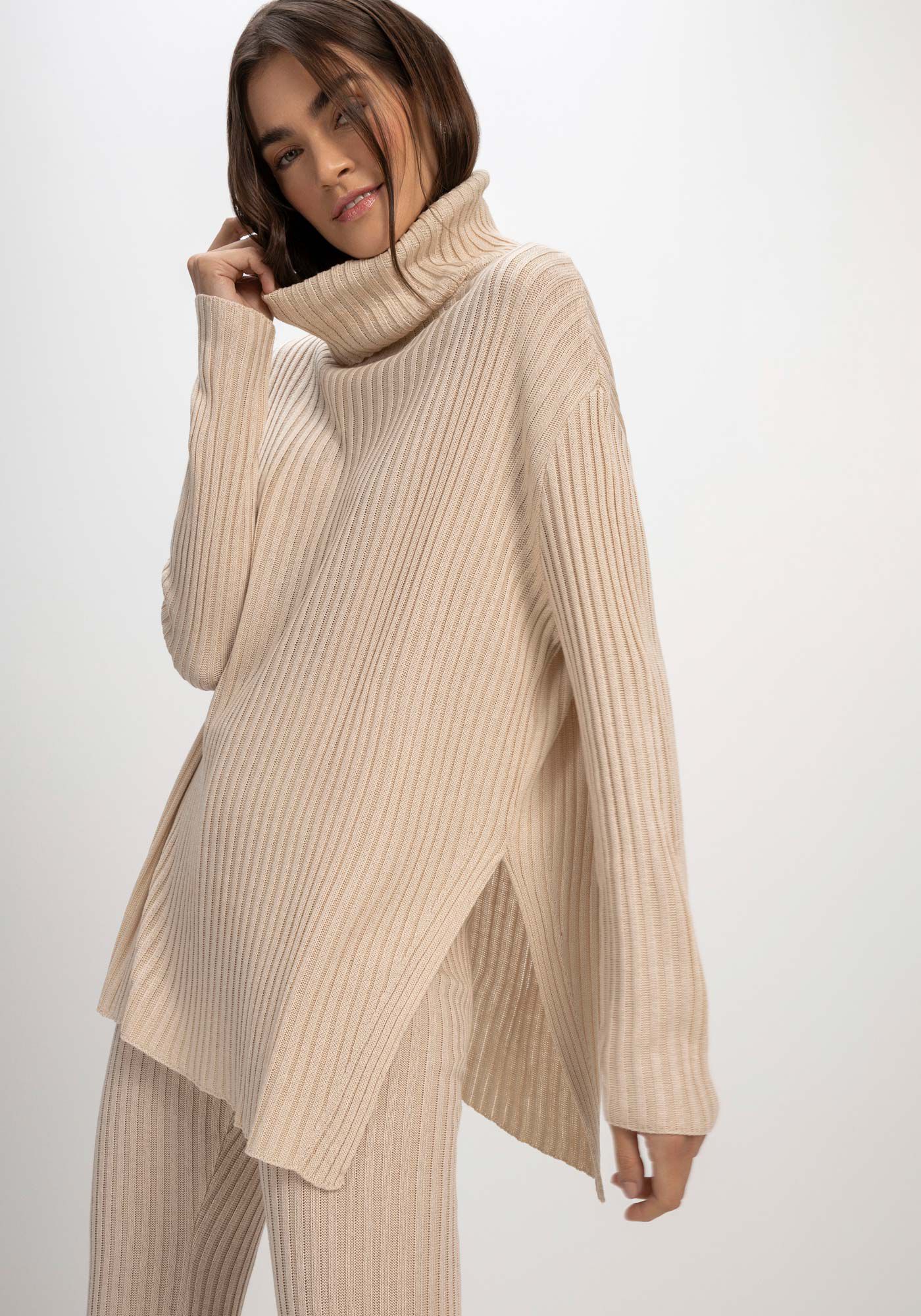 Blus&atilde;o Alongado em Tric&ocirc; com Gola Alta, BRANCO OFF WHITE, large.