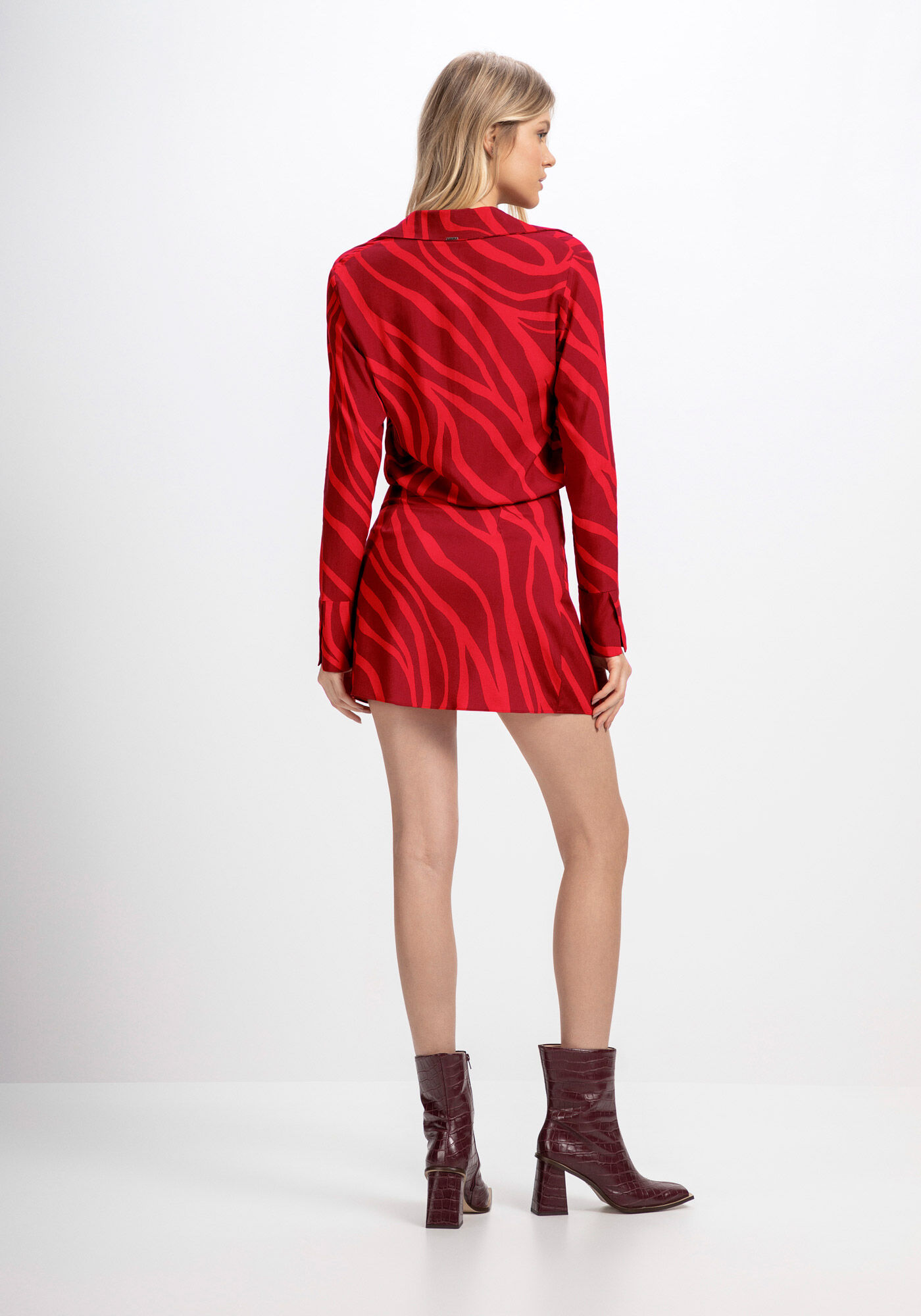 Vestido Curto Manga Longa em Viscose com Bot&otilde;es, , large.