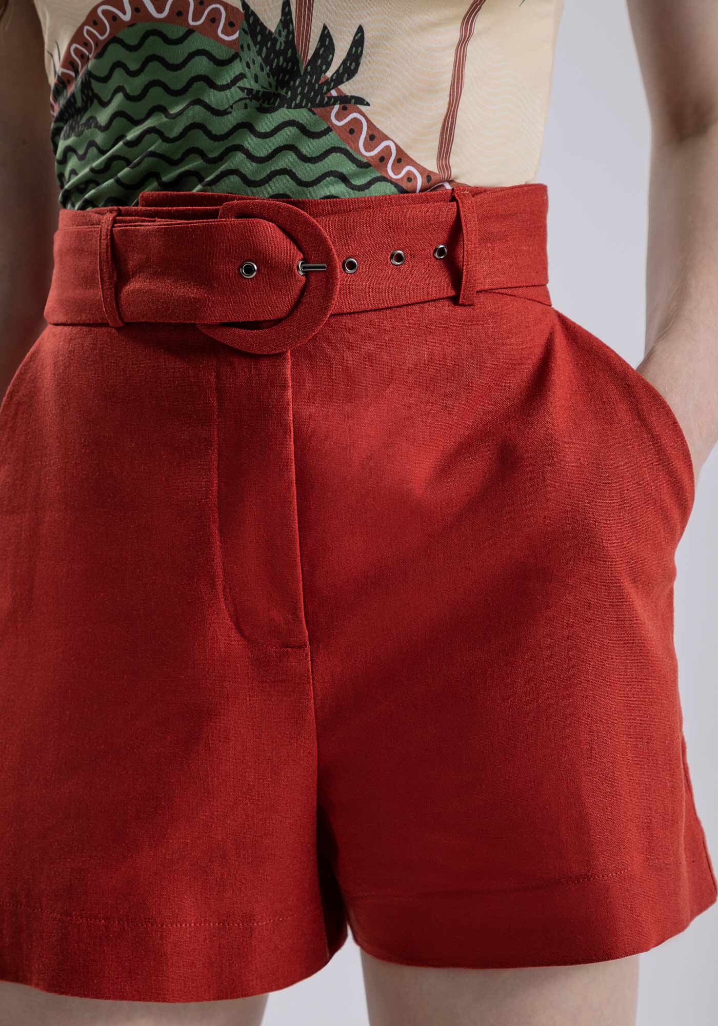 Short vermelho cintura alta discount