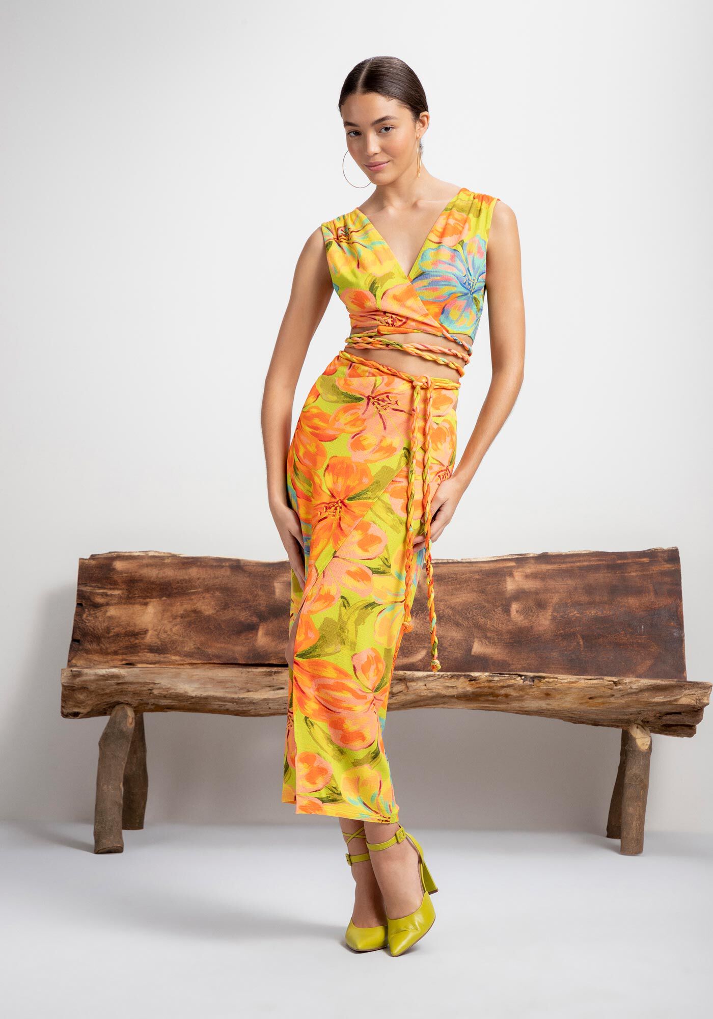 Blusa Cropped Malha com Amarra&ccedil;&atilde;o Tran&ccedil;ada, , large.