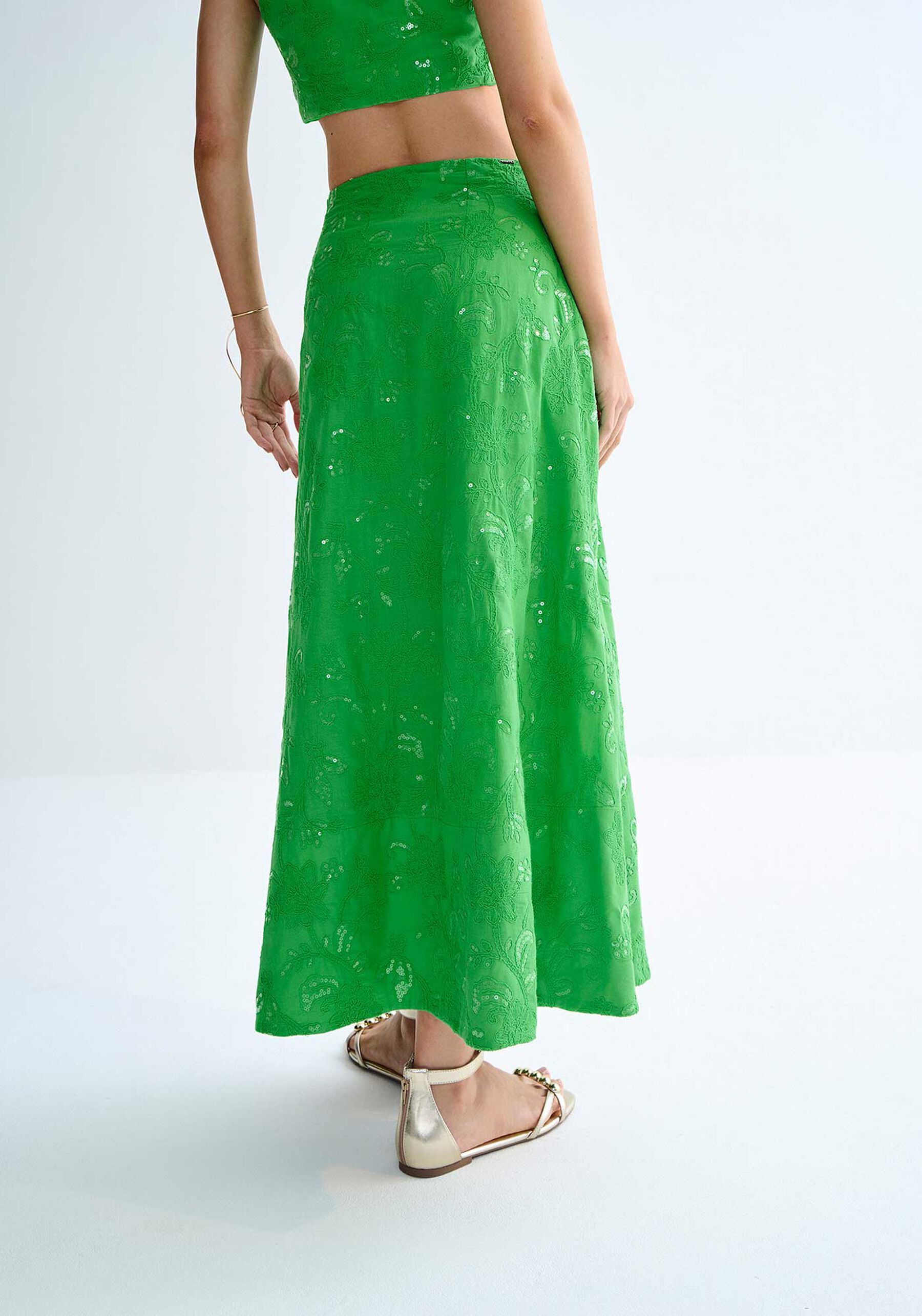 Saia Midi Evasê em Tecido Bordado Paetês, VERDE MELISSA. Saia Midi Evasê em Tecido Bordado Paetês, VERDE MELISSA, large.