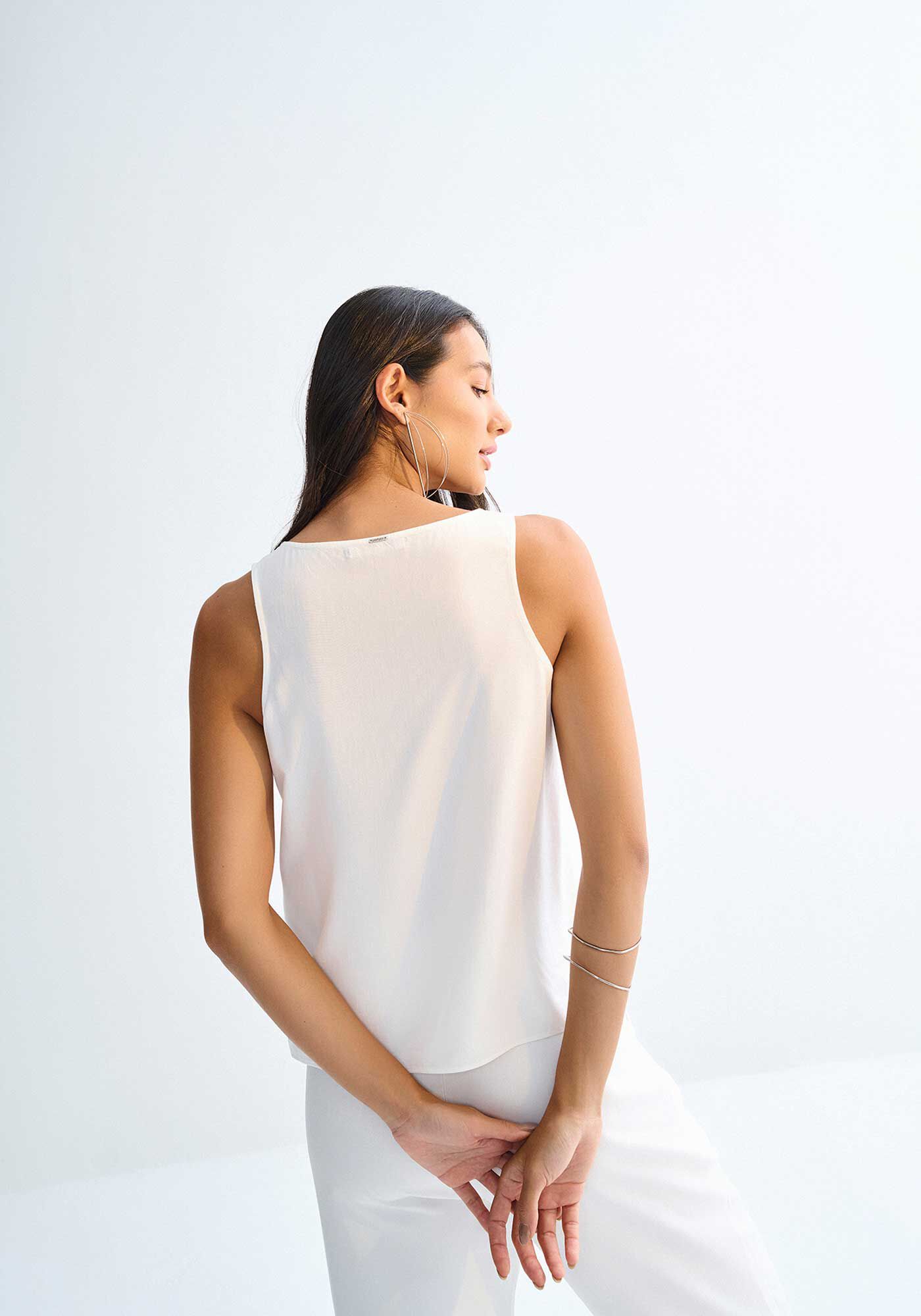 Regata Decote V em Viscose com Paet&ecirc;s, BRANCO OFF WHITE, large.