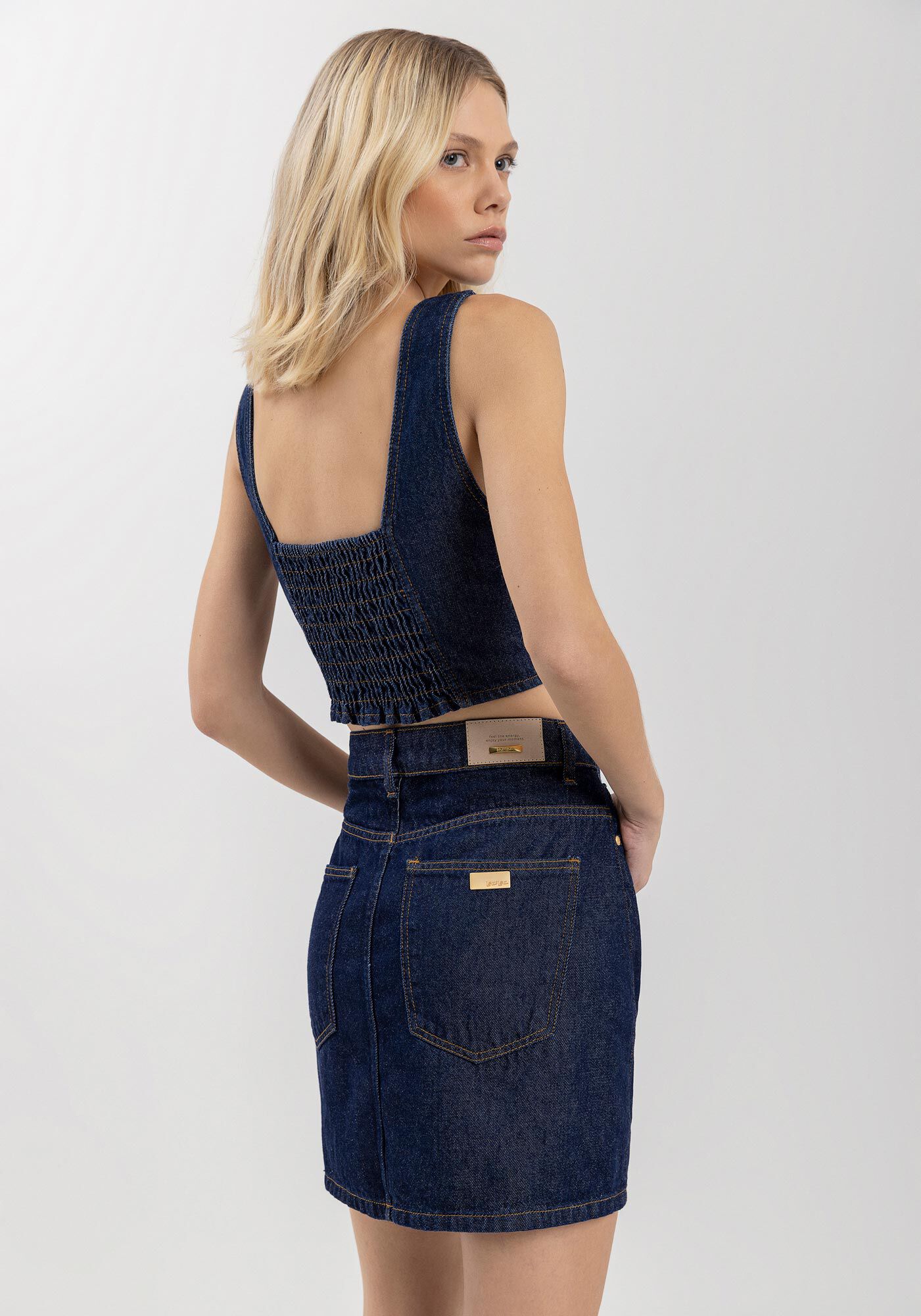 Saia Jeans Curta Com Cintura Alta E Passantes No C&oacute;s, JEANS, large.