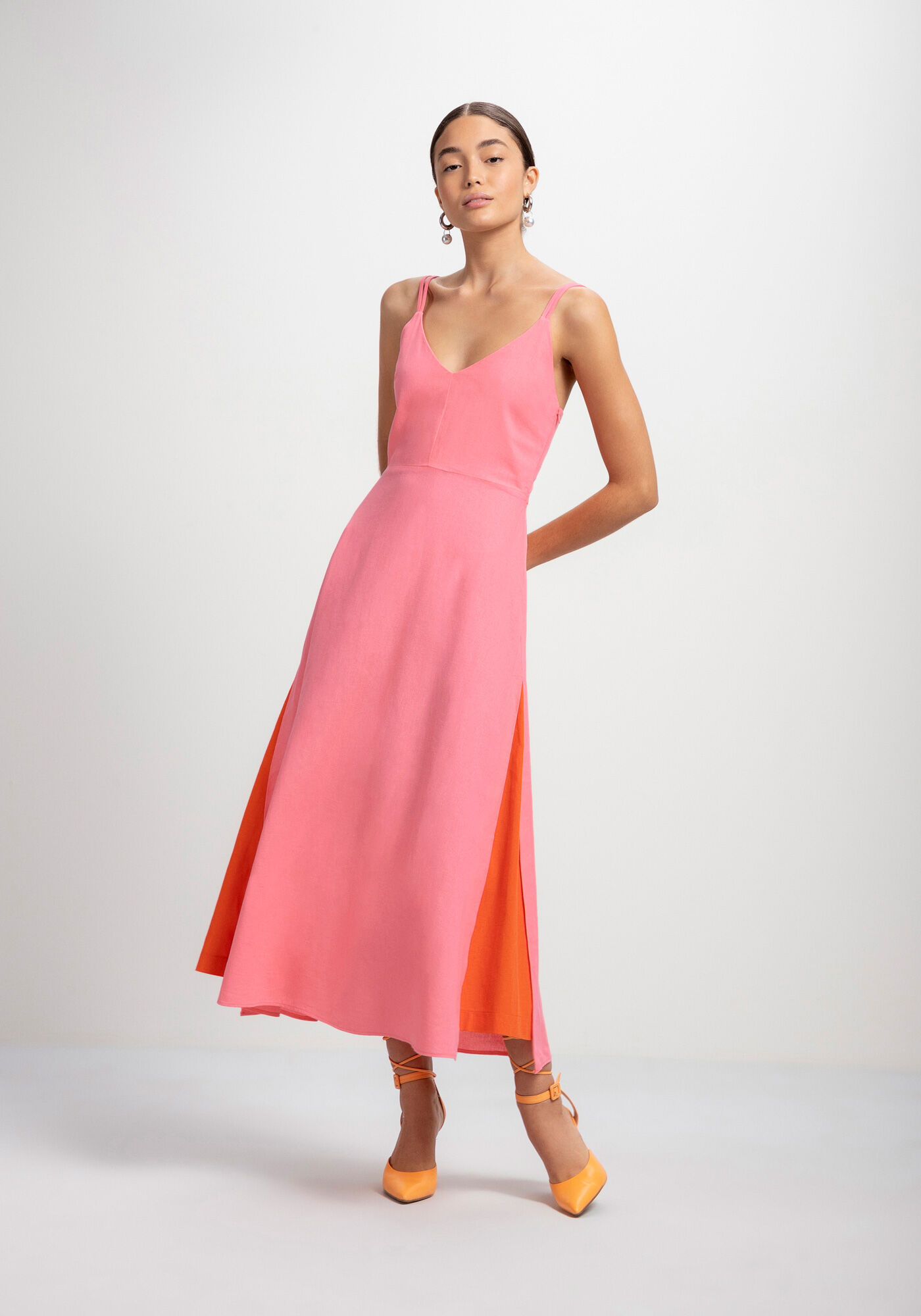 Vestido Midi em Linho com Recorte Lateral | Lez a Lez