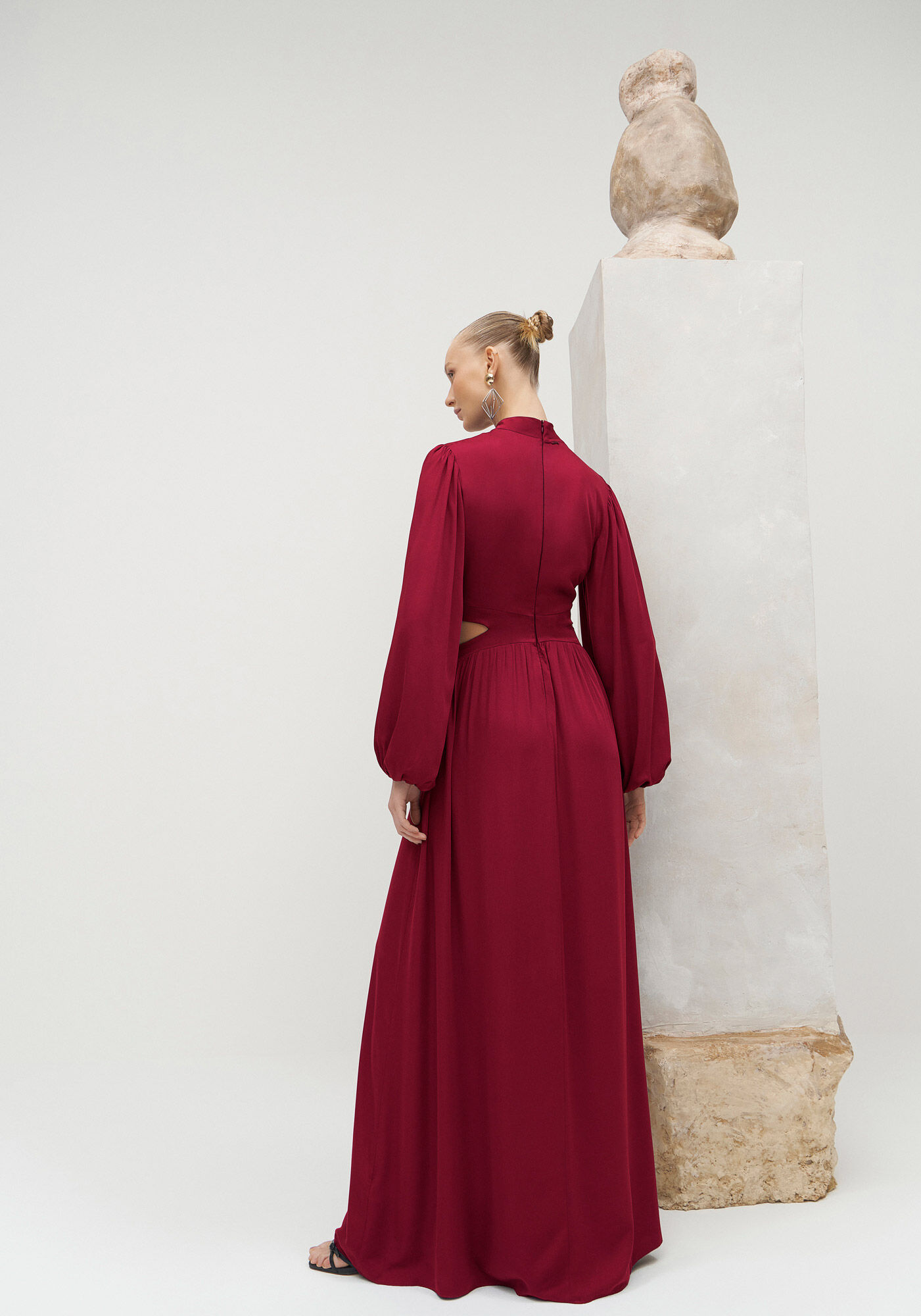 Vestido Longo Manga Longa com Gola Alta e Cut Out, , large.