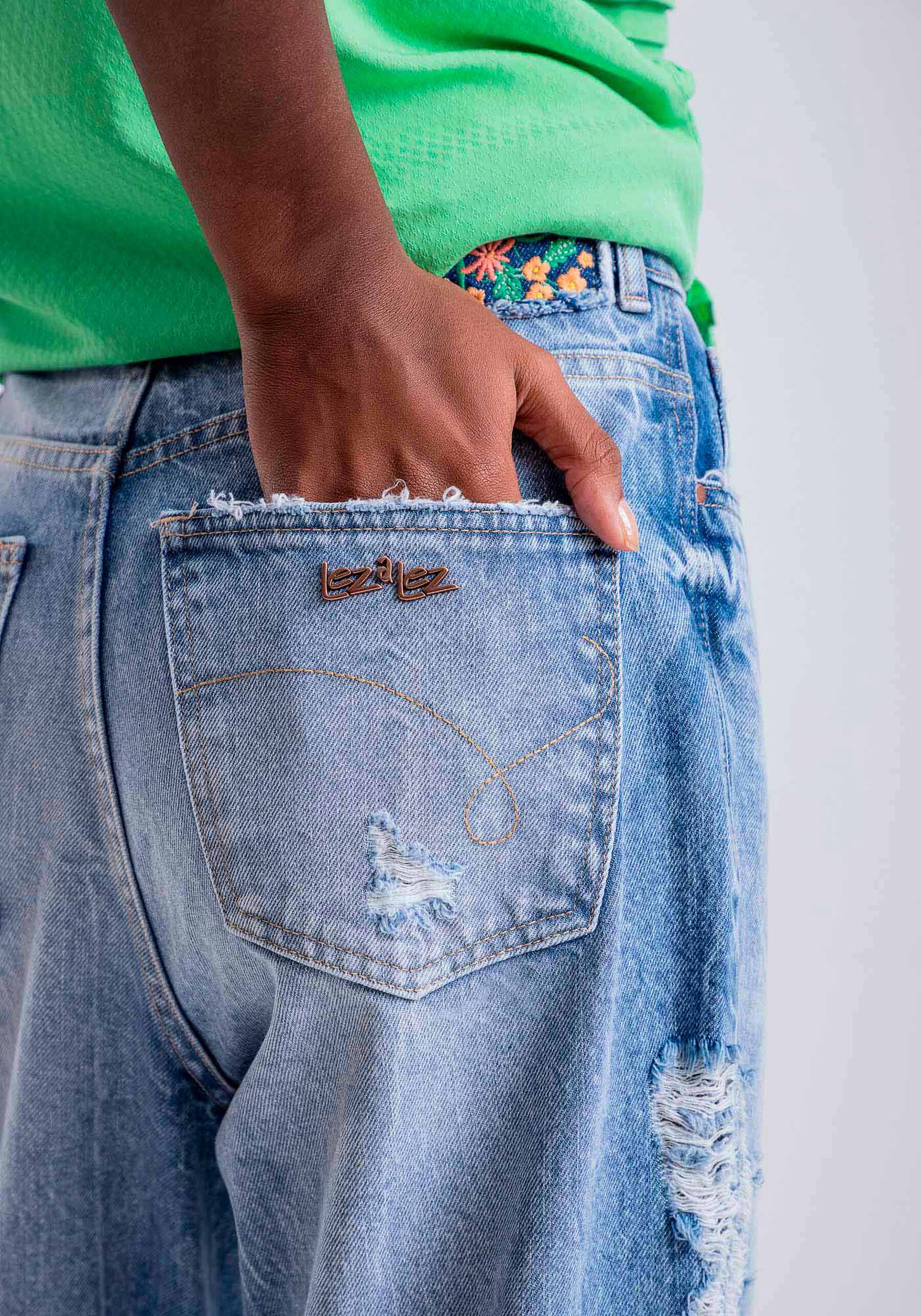 Calça Jeans Mom Cintura Super Alta Destroyed, . Calça Jeans Mom Cintura Super Alta Destroyed, , large.