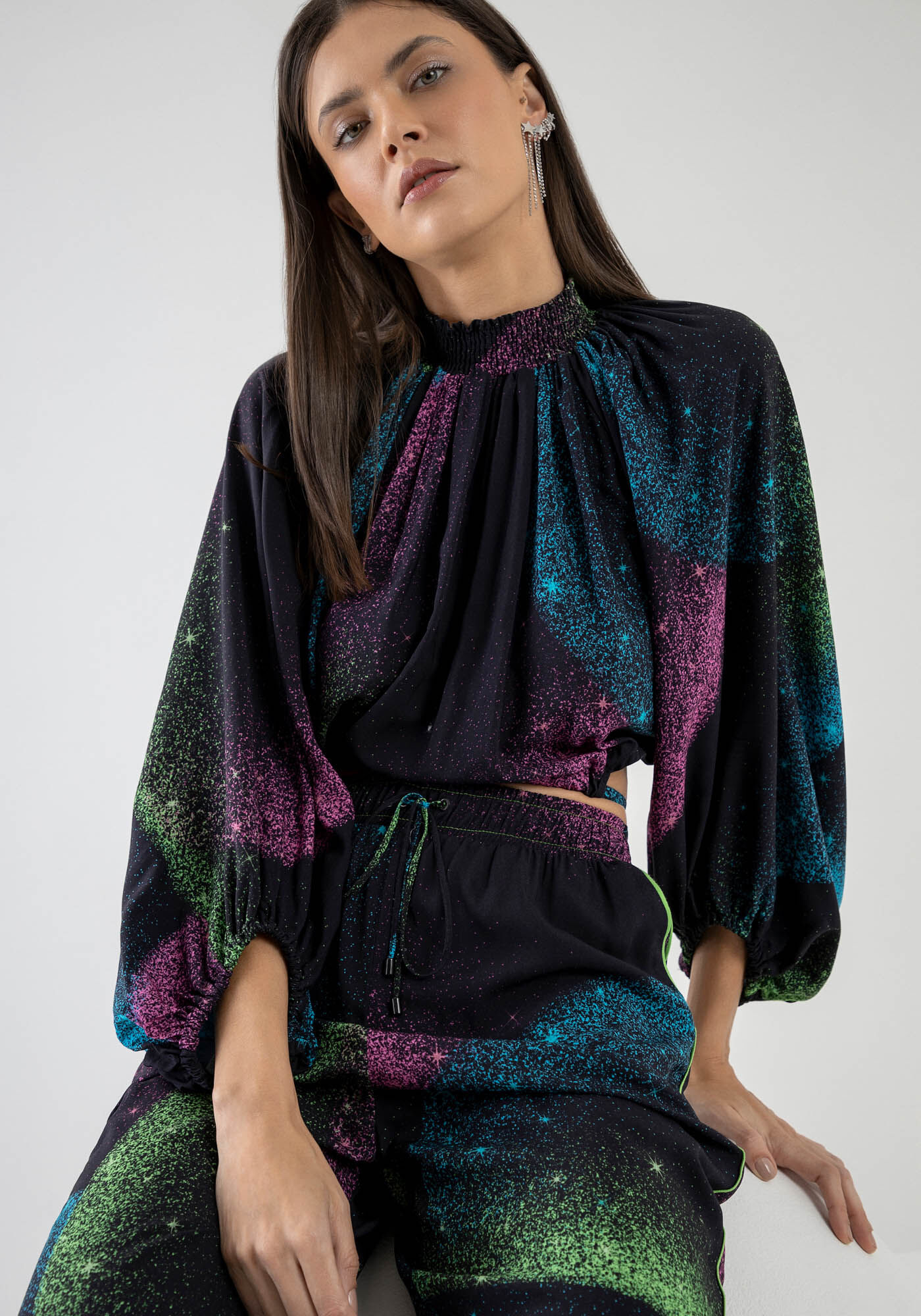 Blusa Gola Alta Estampada com Manga Bufante, , large.