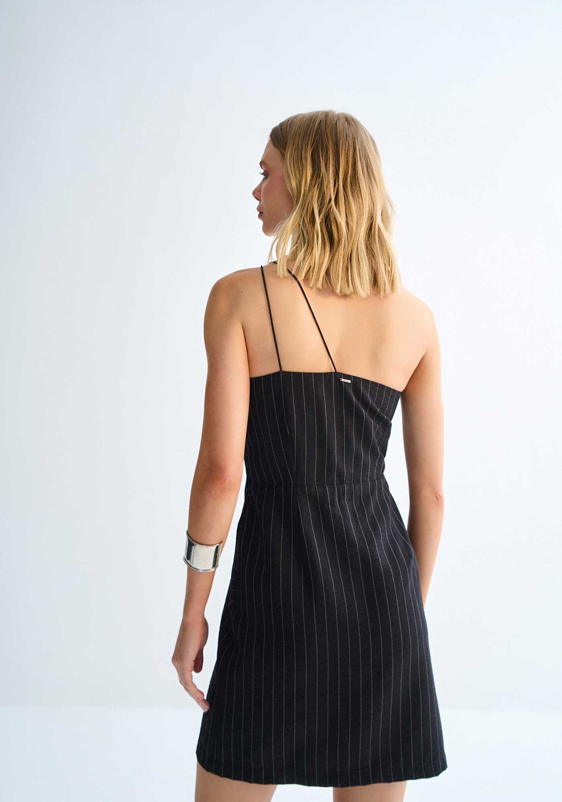 Vestido Curto Um Ombro Só Risca de Giz, . Vestido Curto Um Ombro Só Risca de Giz, , large.