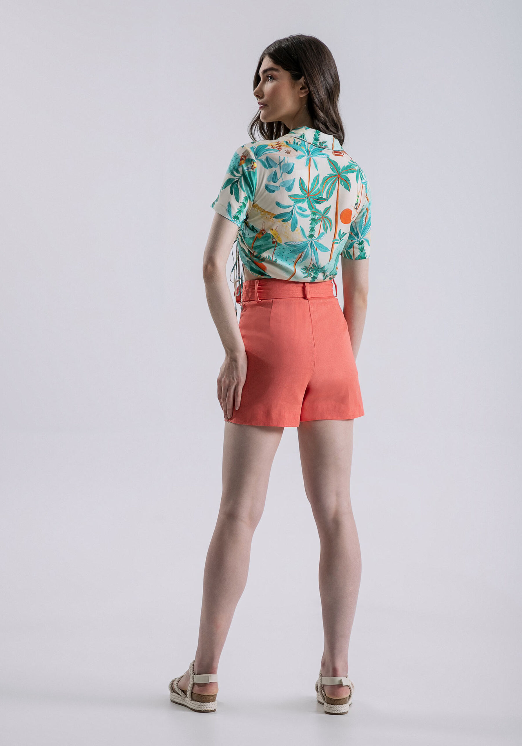 Shorts Cintura Alta Linho com Bolso Utilitário, . Shorts Cintura Alta Linho com Bolso Utilitário, , large.