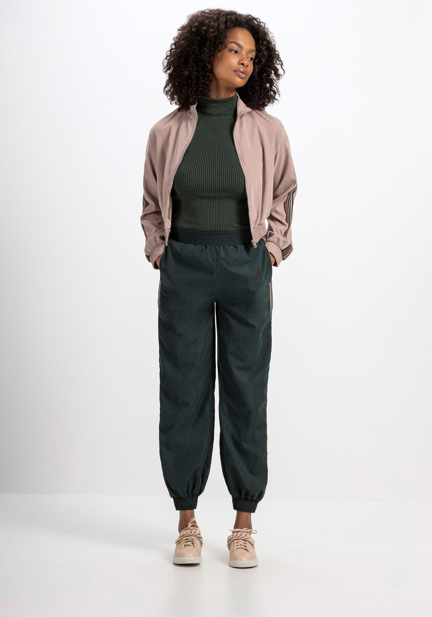 Cal&ccedil;a Jogging com Retil&iacute;nea Lateral, , large.