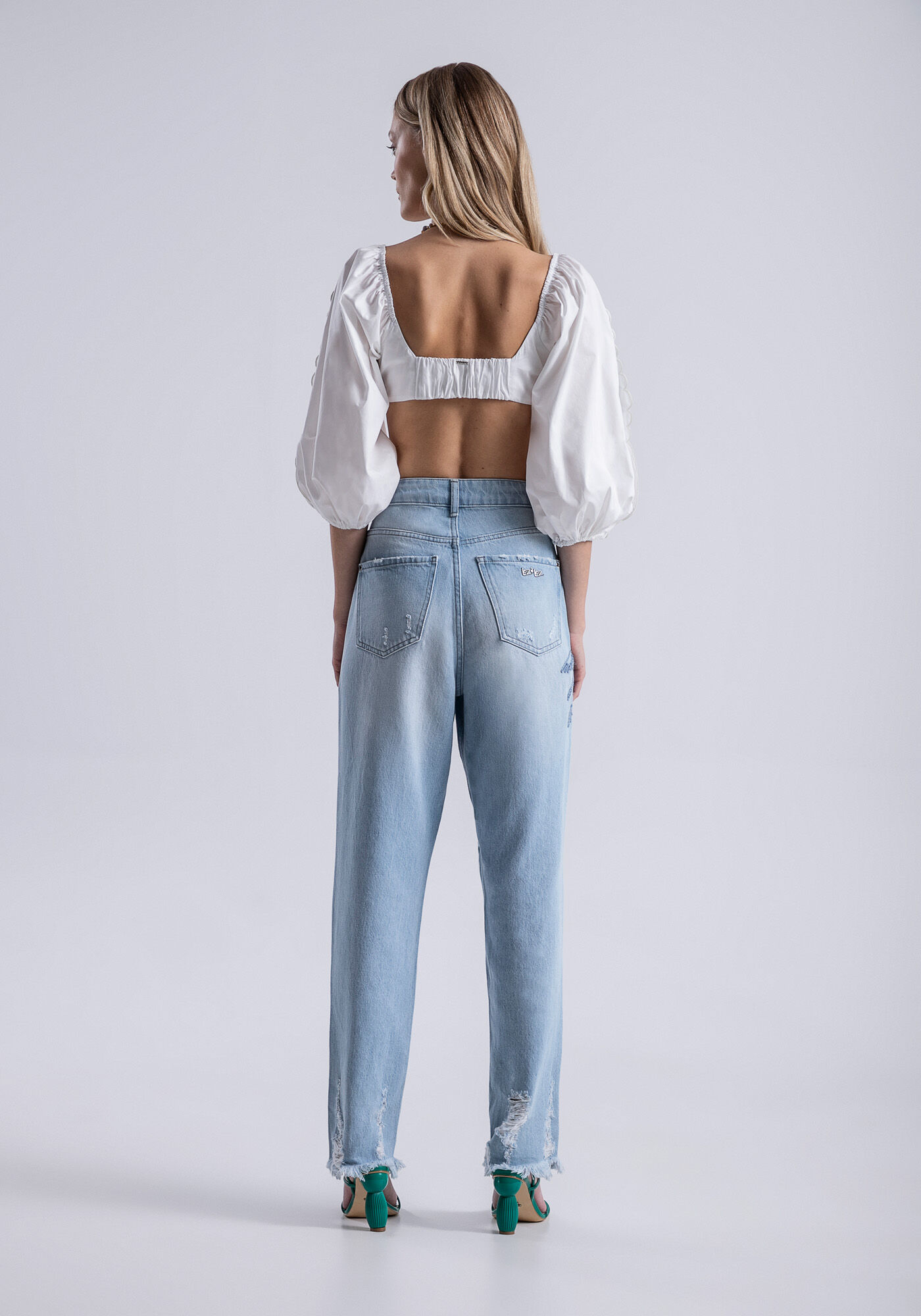 Cal&ccedil;a Jeans Mom Destroyed com Bordado, , large.