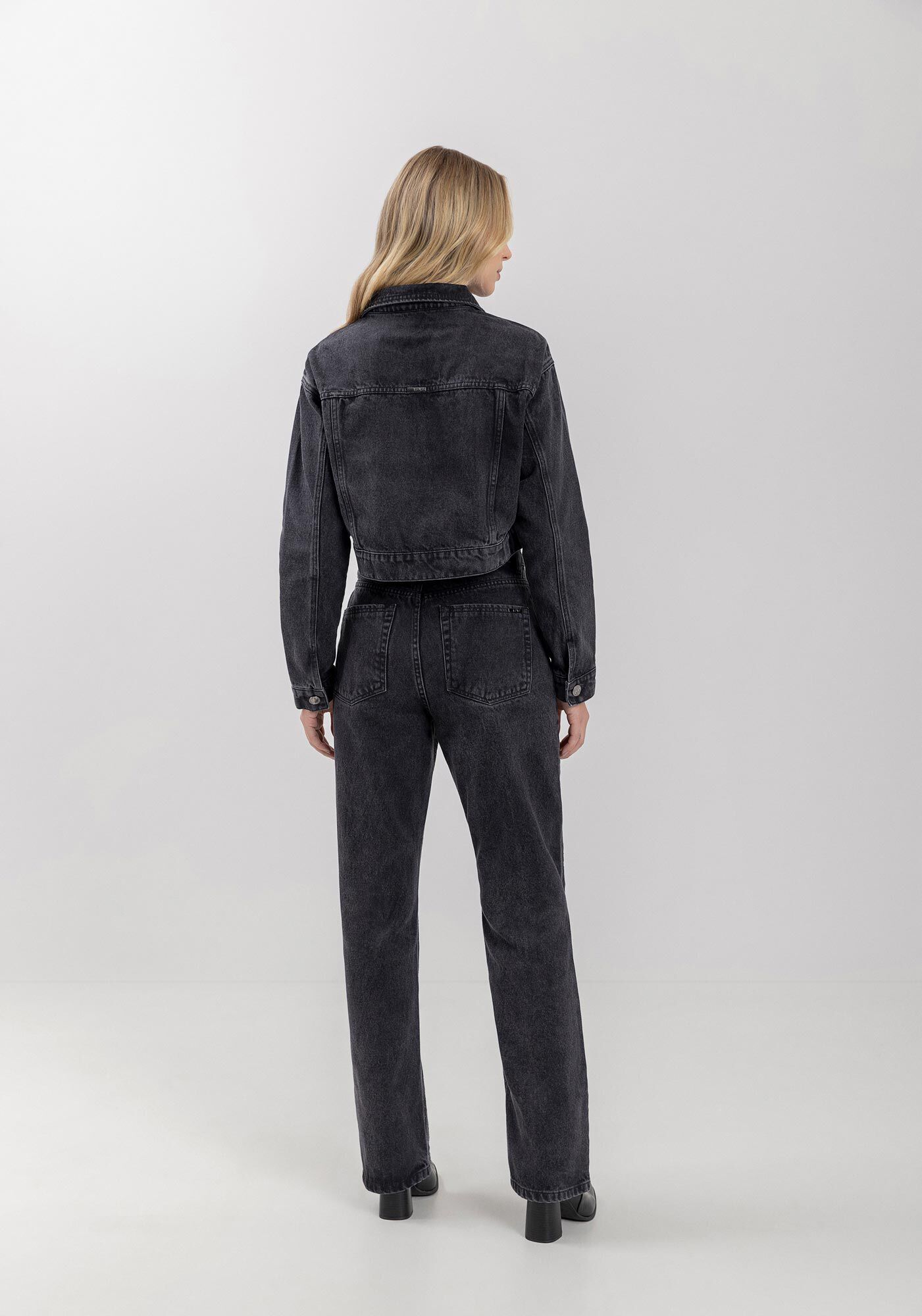 Cal&ccedil;a Jeans Reta Com Cintura Alta E Aplica&ccedil;&otilde;es De Brilhos, , large.