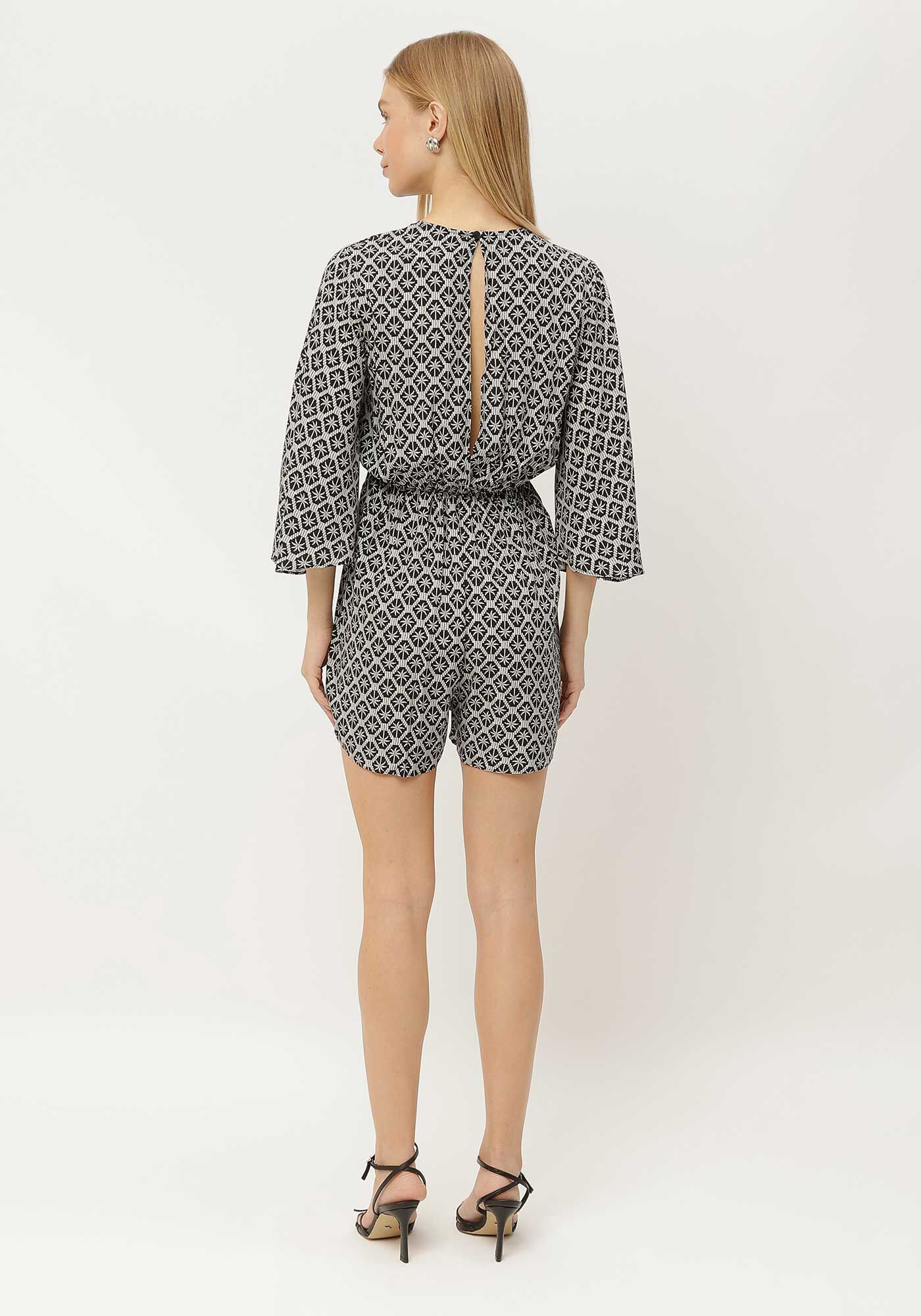 Macac&atilde;o Curto Estampado com Sobreposi&ccedil;&atilde;o Saia, MATELASSE, large.